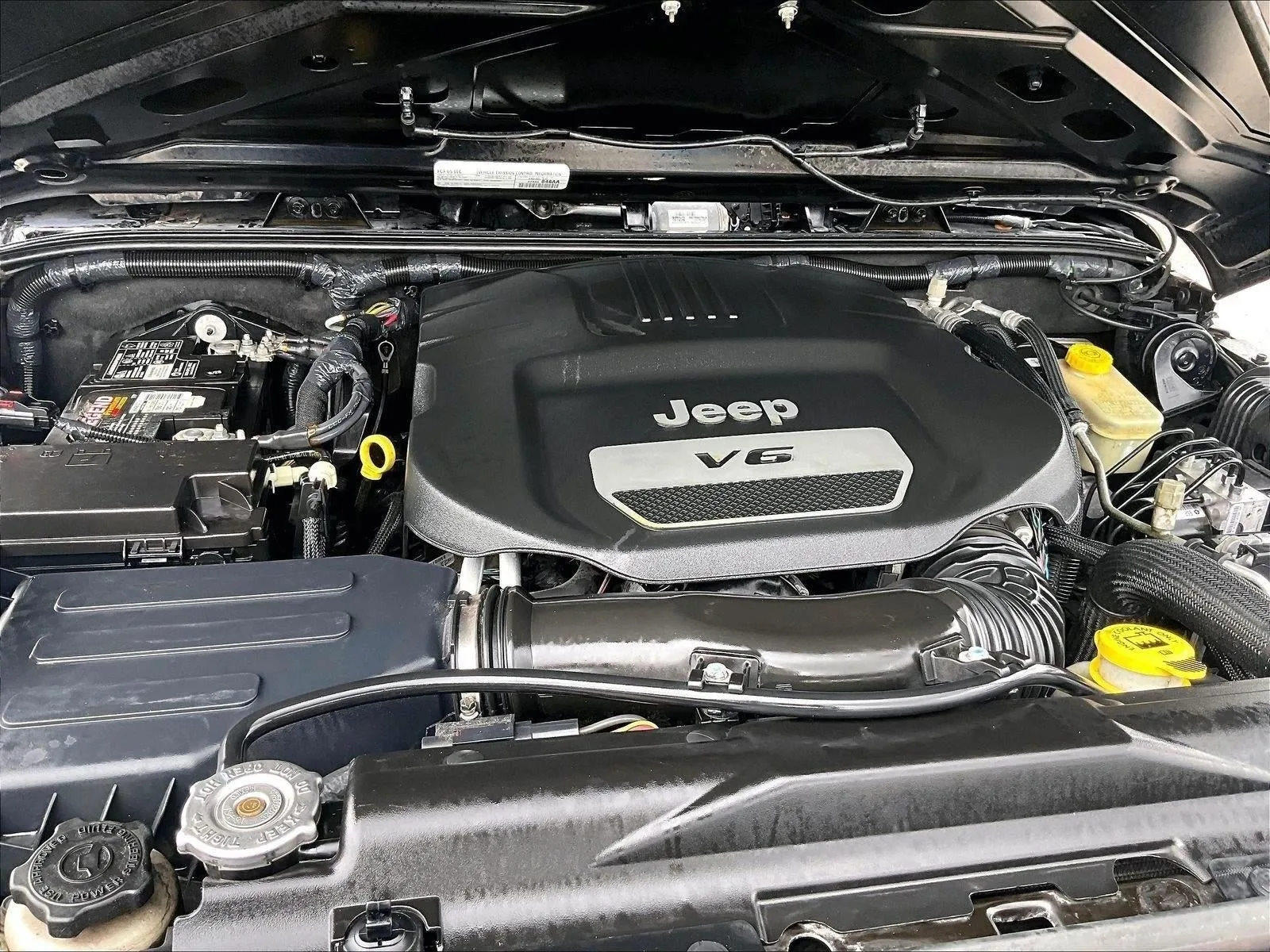 2017 Jeep Wrangler Sport 4x4 photo 11
