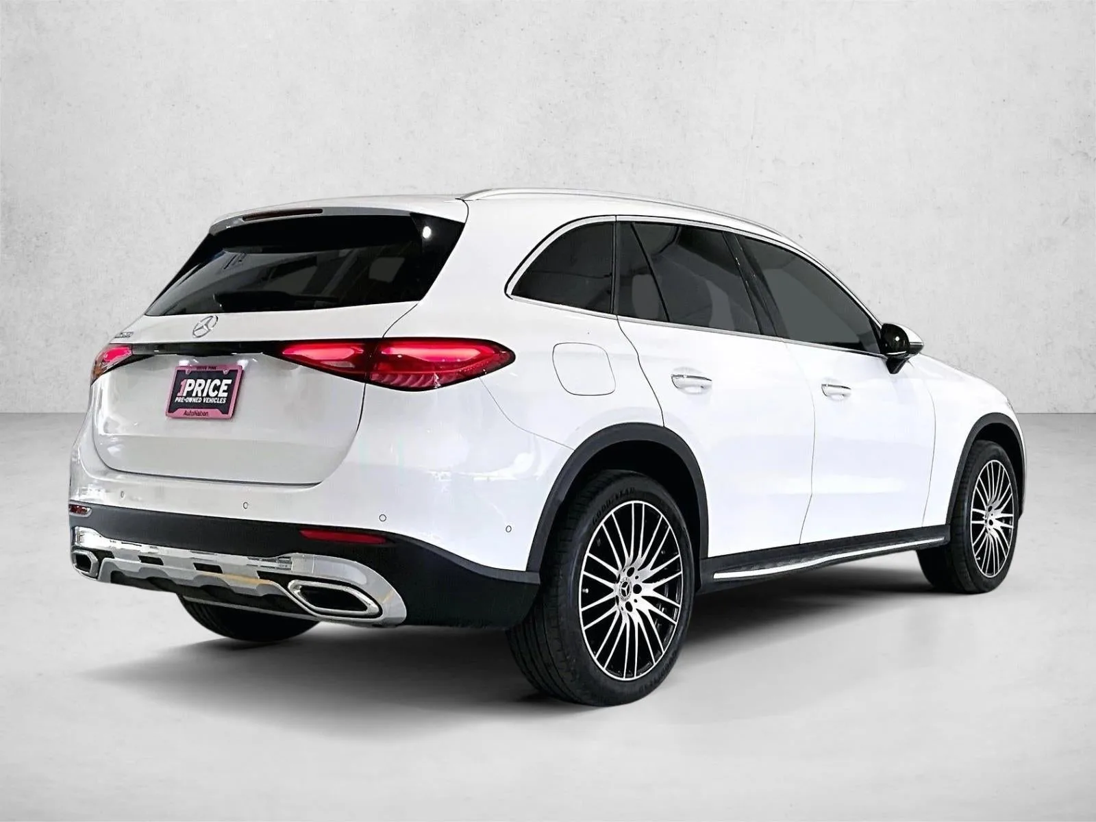 2025 Mercedes-Benz GLC 300 SUV photo 2