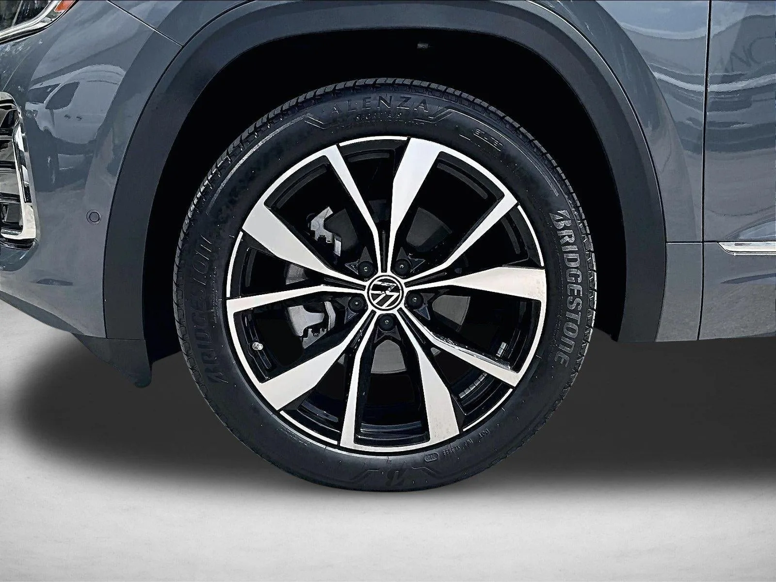 2026 Volkswagen Atlas SEL Premium R-Line photo 10