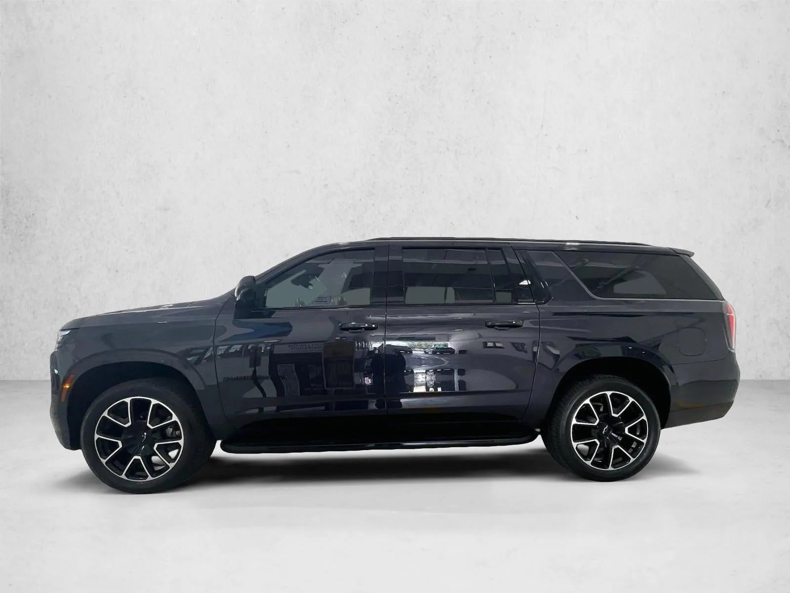 2025 Chevrolet Suburban RST photo 6