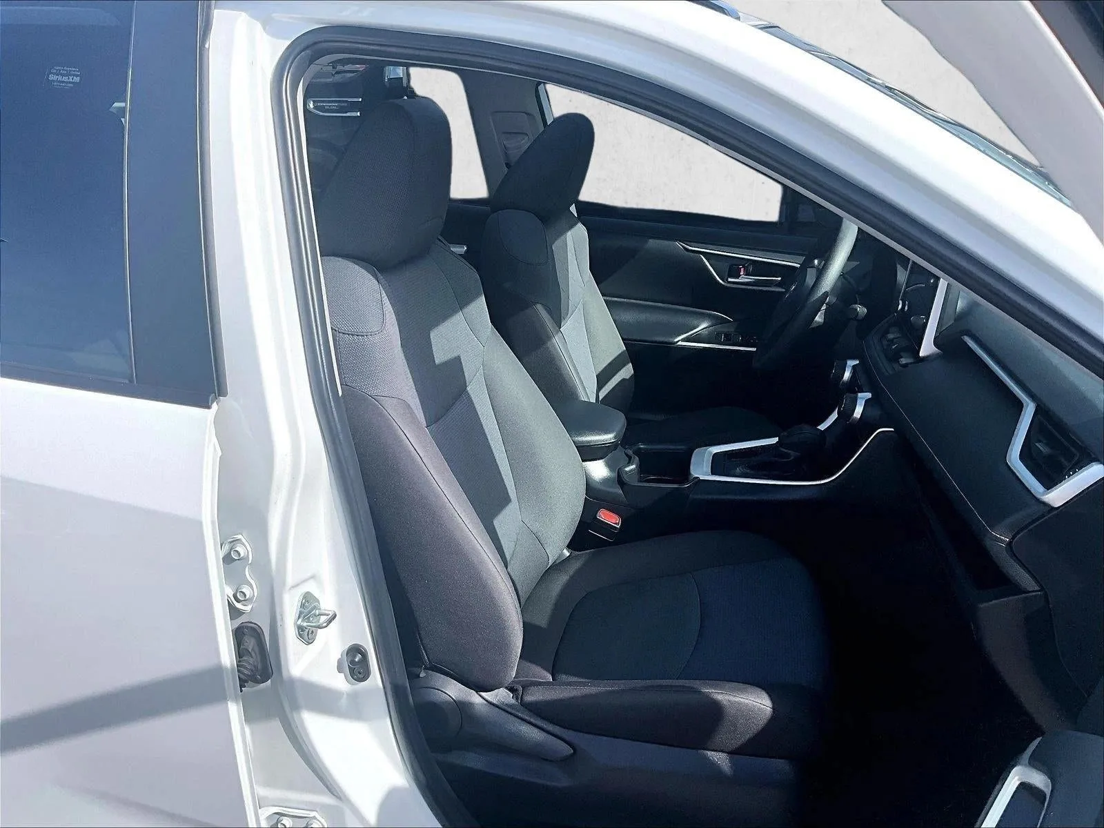 2024 Toyota RAV4 XLE photo 9