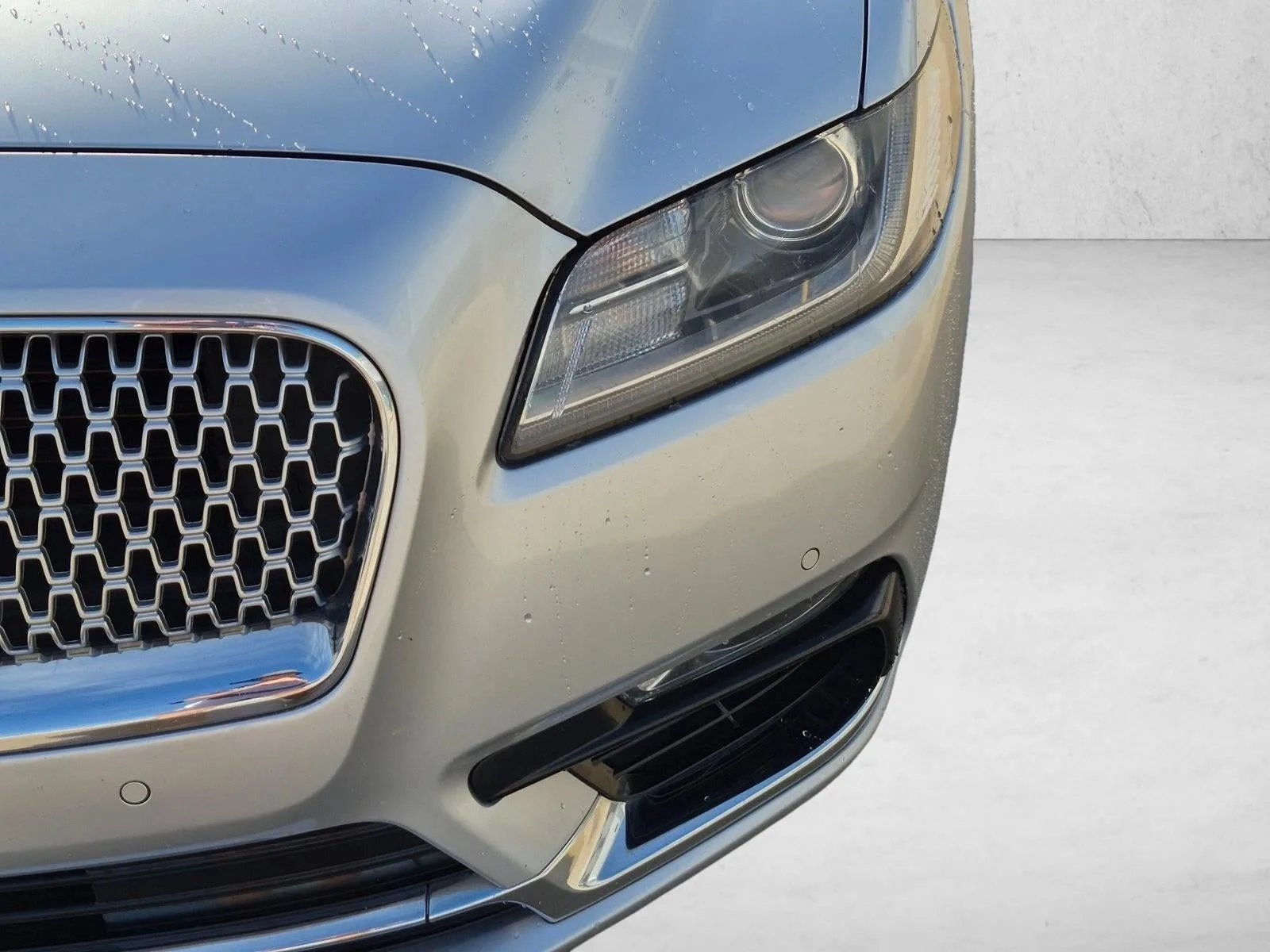 2017 Lincoln Continental Reserve FWD photo 9