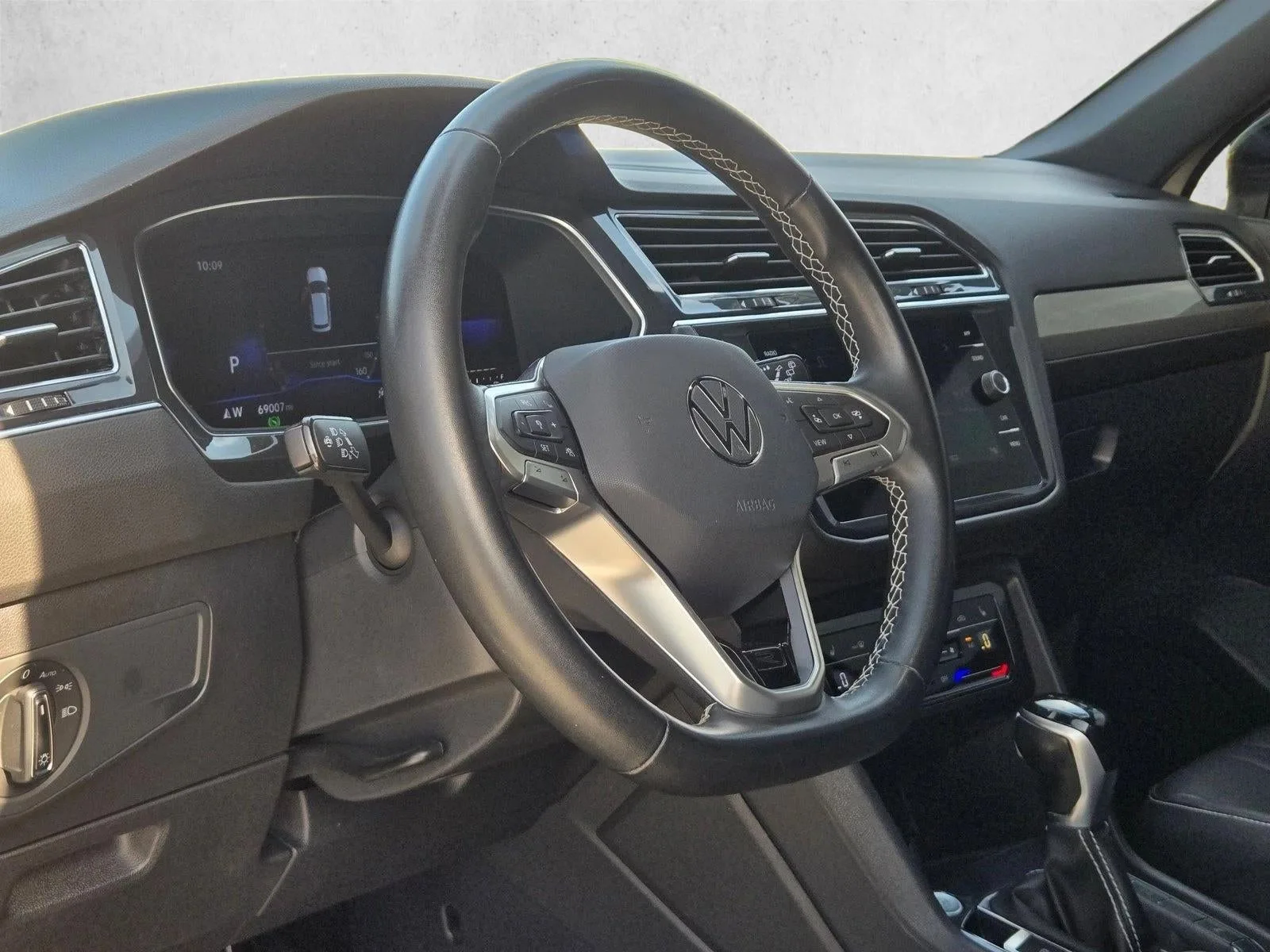 2023 Volkswagen Tiguan 2.0T SE R-Line Black FWD photo 10