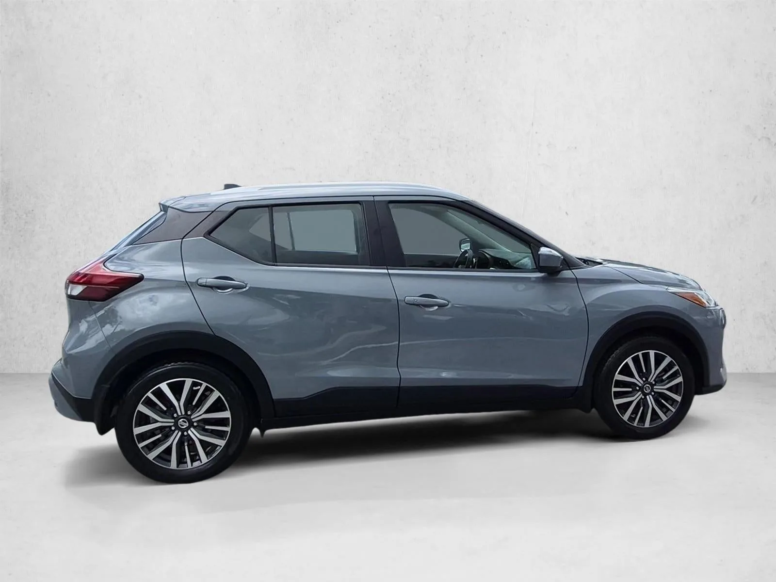 2021 Nissan Kicks SV FWD photo 4