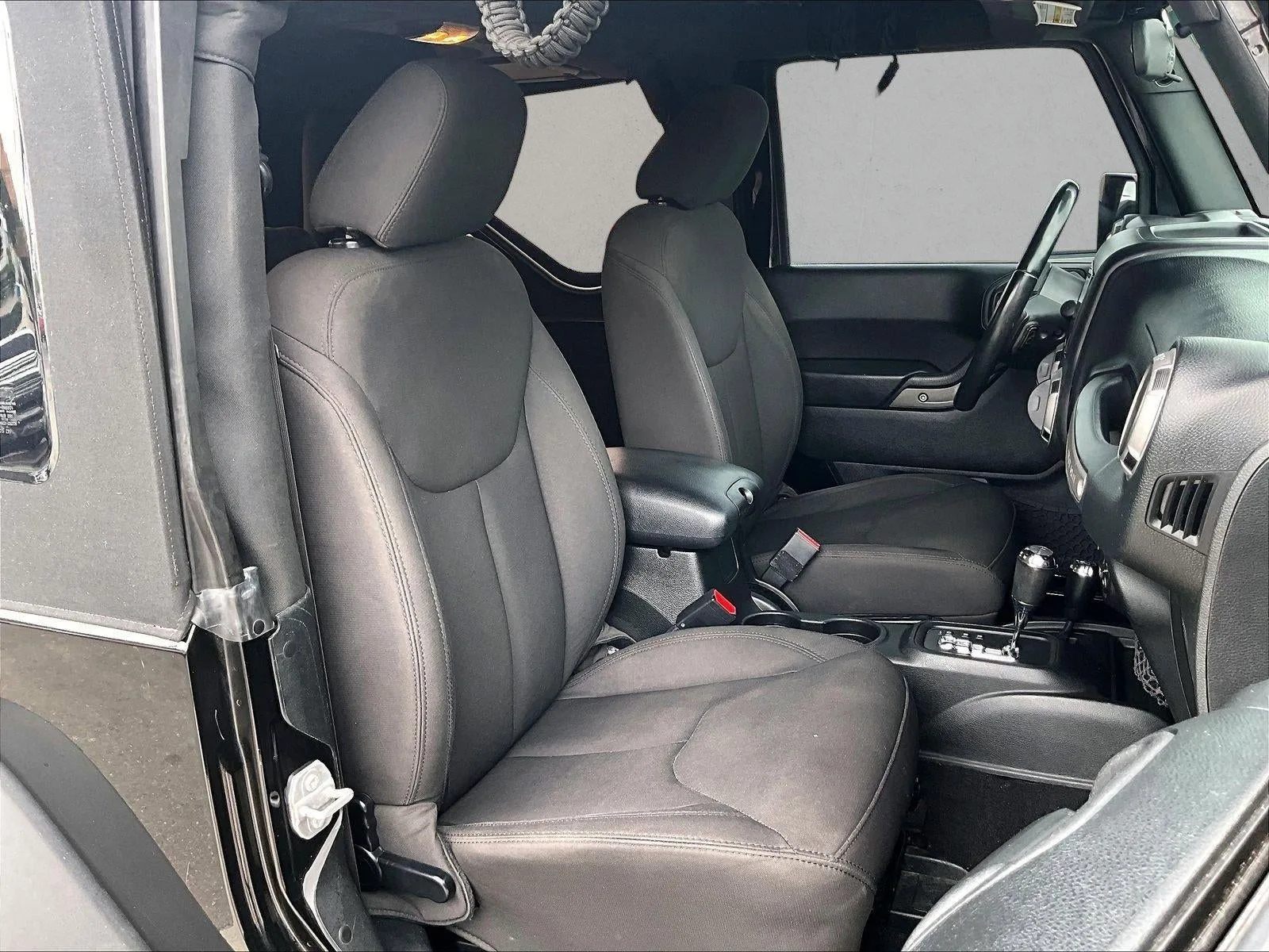 2017 Jeep Wrangler Sport 4x4 photo 9