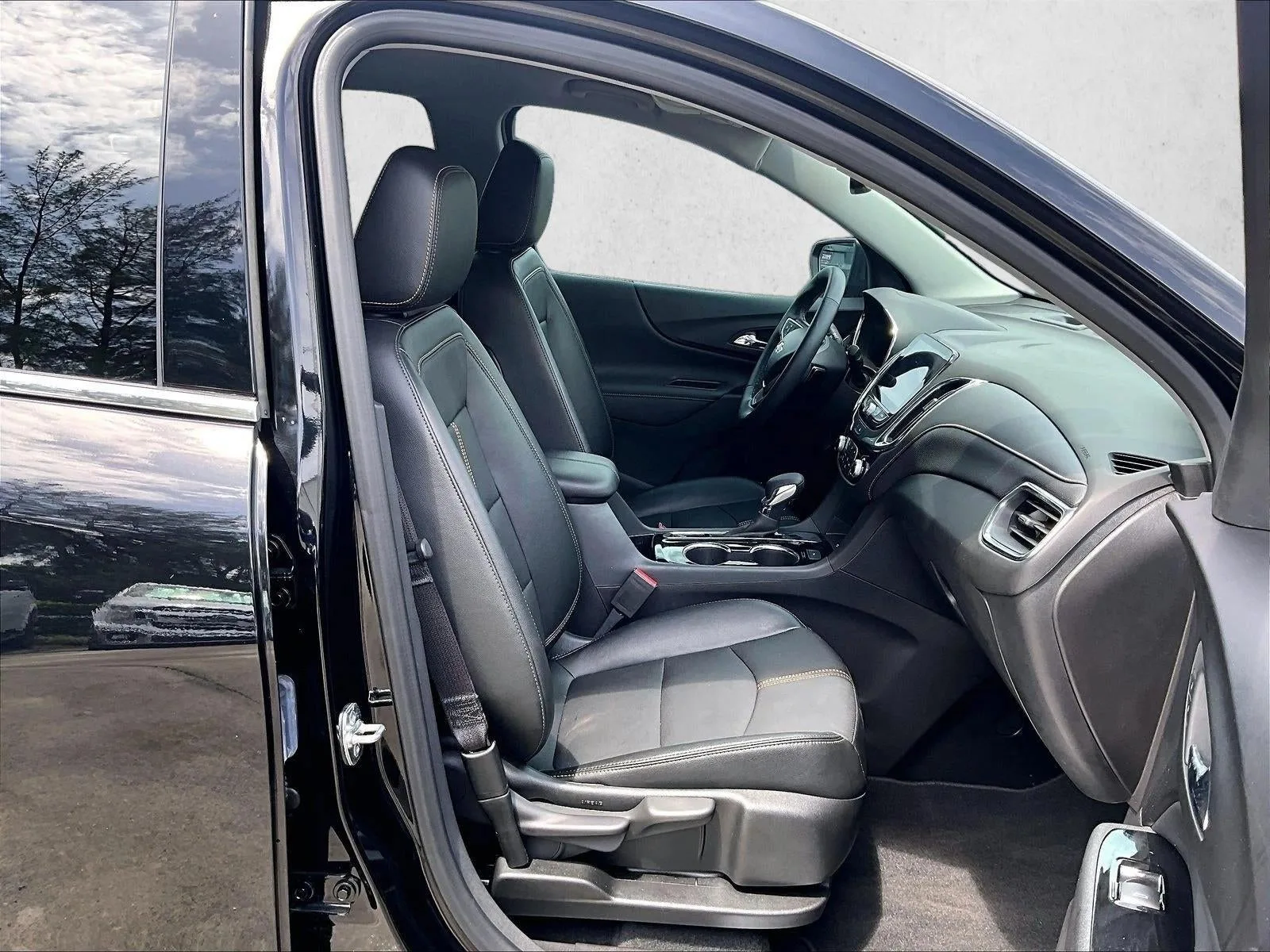 2024 Chevrolet Equinox Premier photo 9