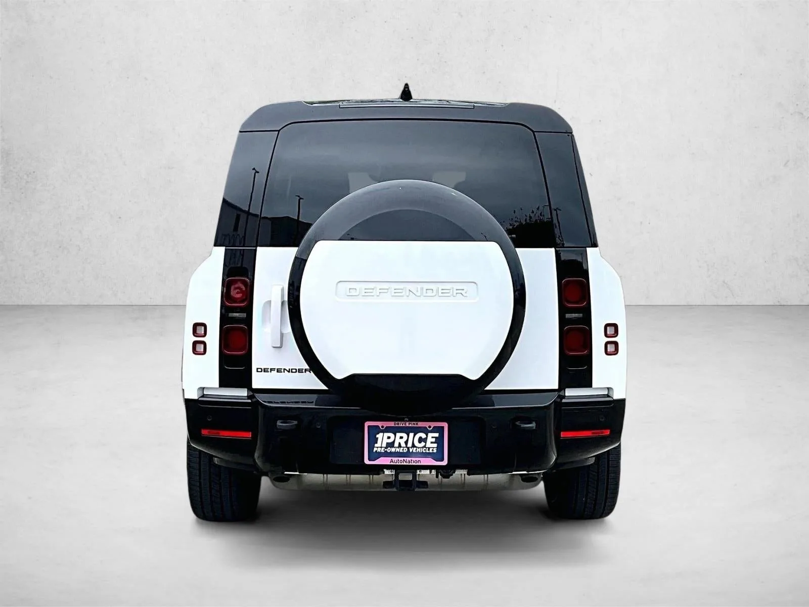2024 Land Rover Defender 130 P400 X-Dynamic SE photo 4