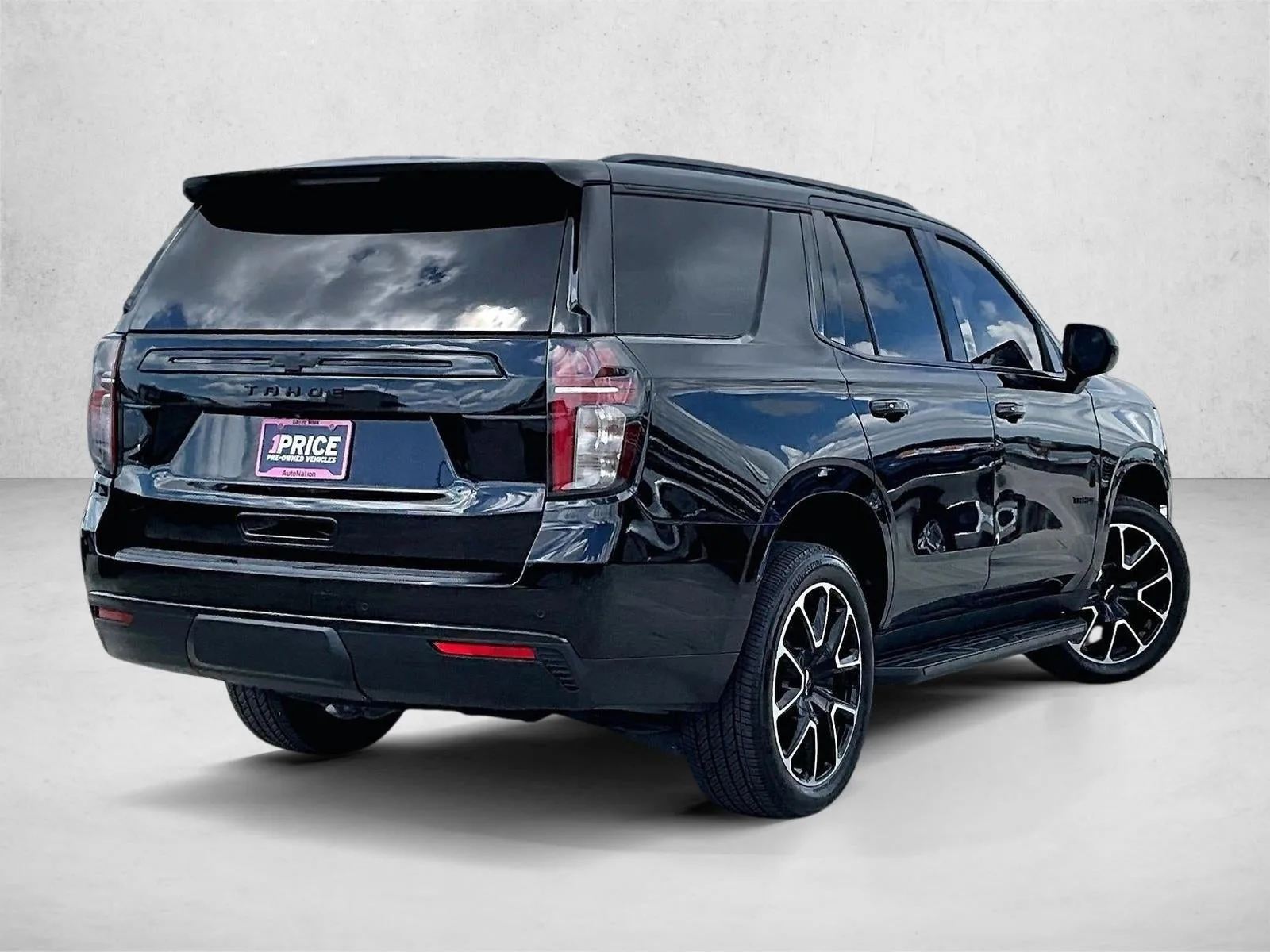2023 Chevrolet Tahoe LT photo 2