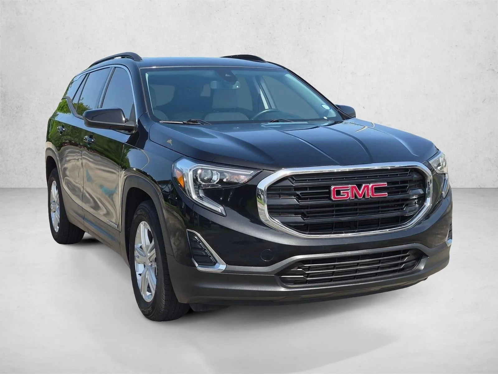 2020 GMC Terrain FWD SLE photo 3