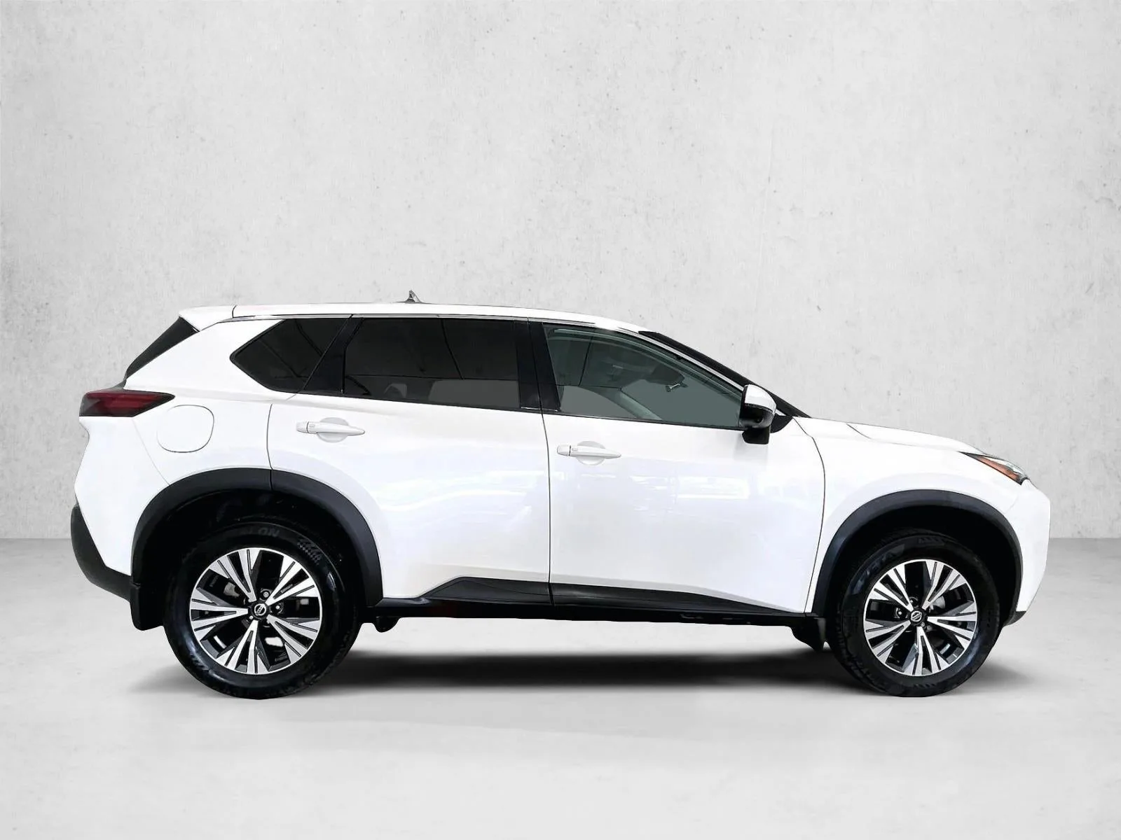 2021 Nissan Rogue SV FWD photo 5
