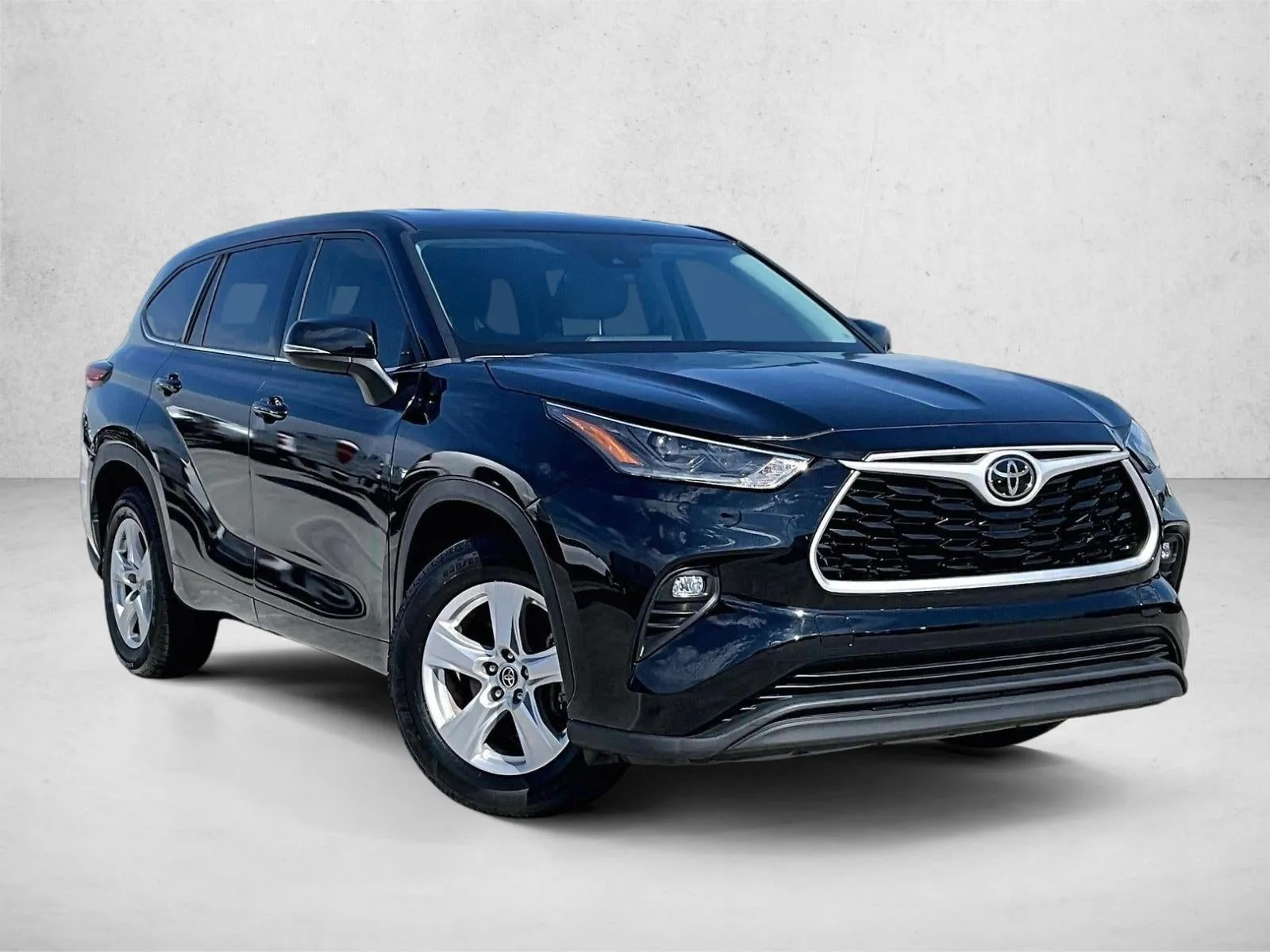 2021 Toyota Highlander LE photo 12