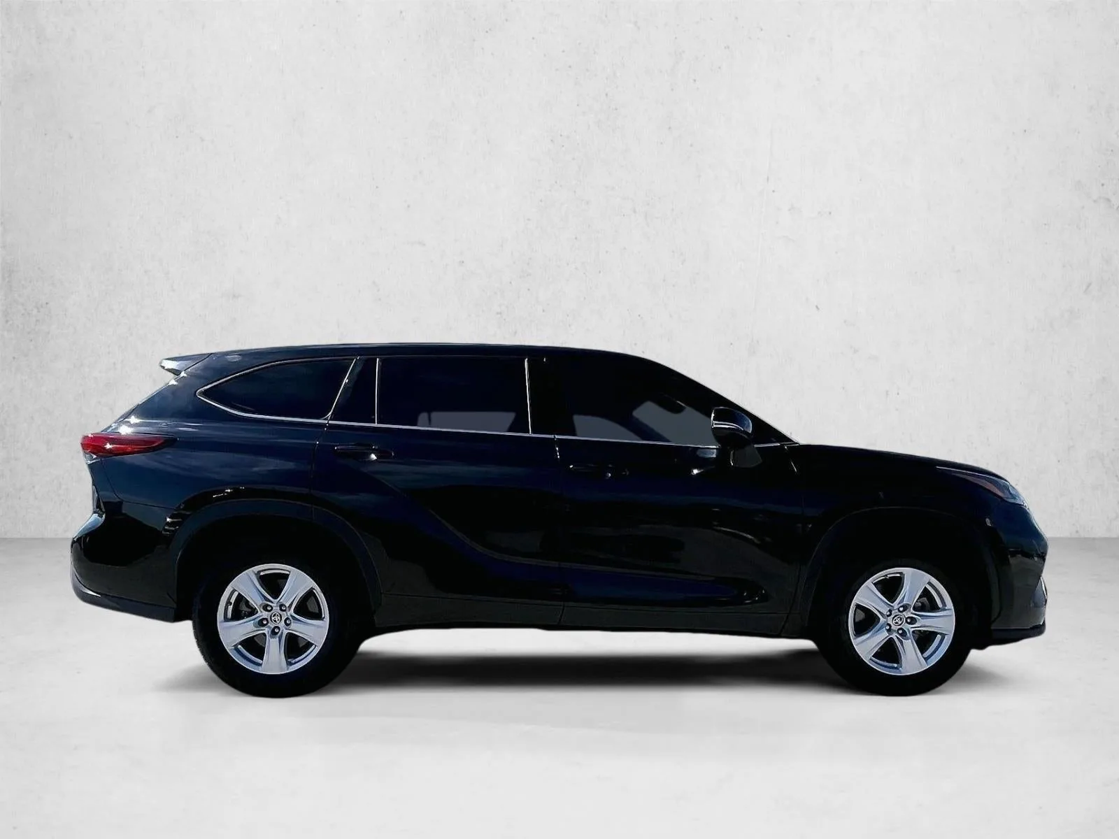 2021 Toyota Highlander LE photo 5