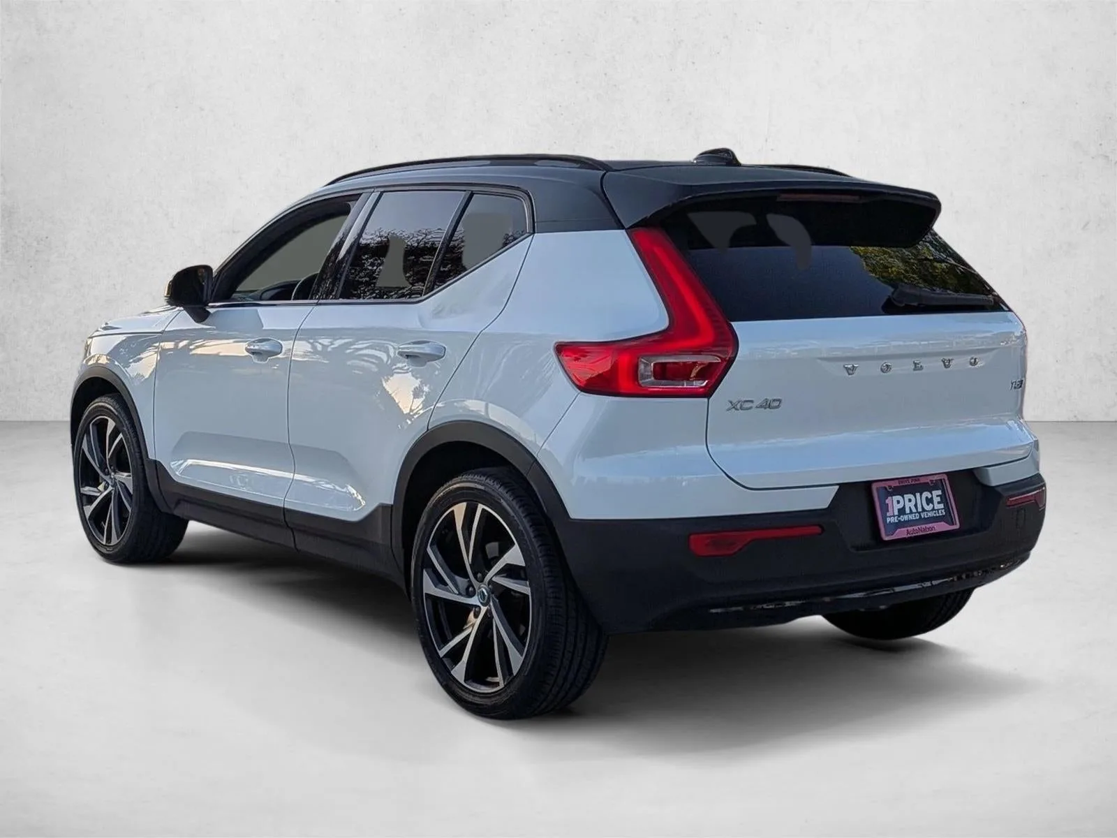 2021 Volvo XC40 T5 AWD R-Design photo 8