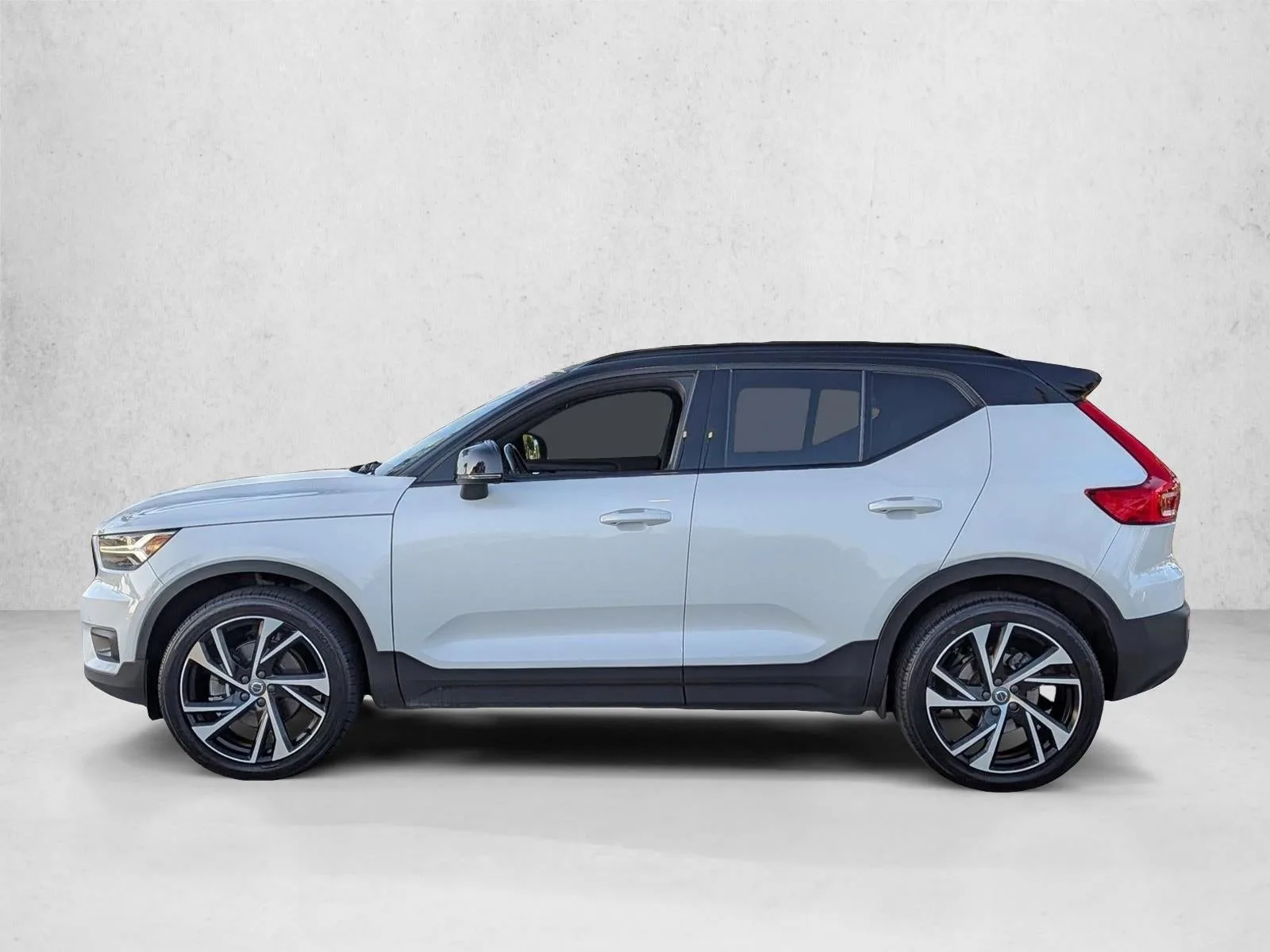 2021 Volvo XC40 T5 AWD R-Design photo 9