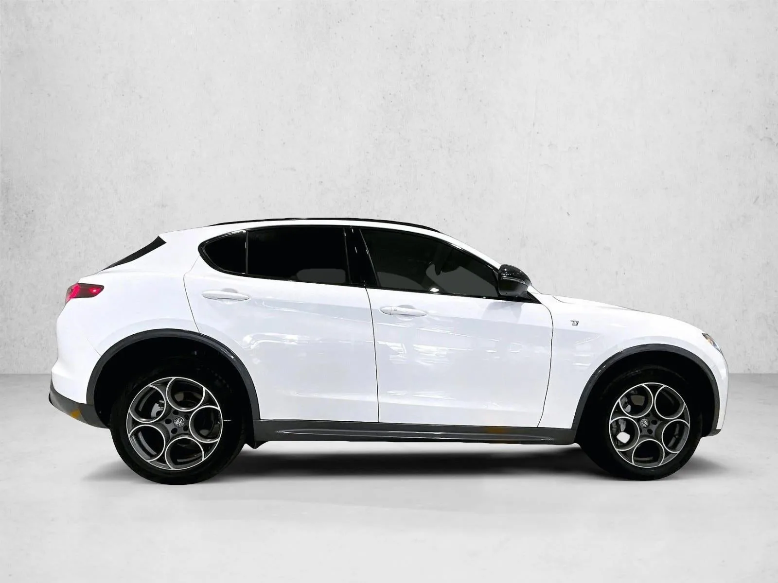 2024 Alfa Romeo Stelvio Ti AWD photo 5