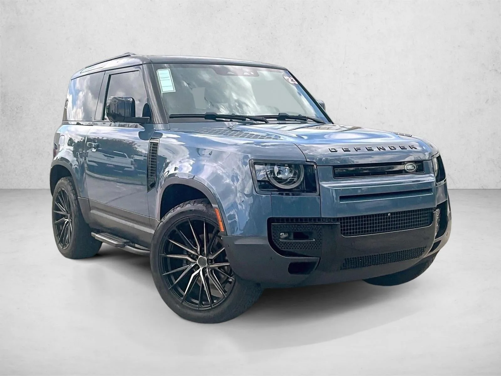 2023 Land Rover Defender 90 S photo 12