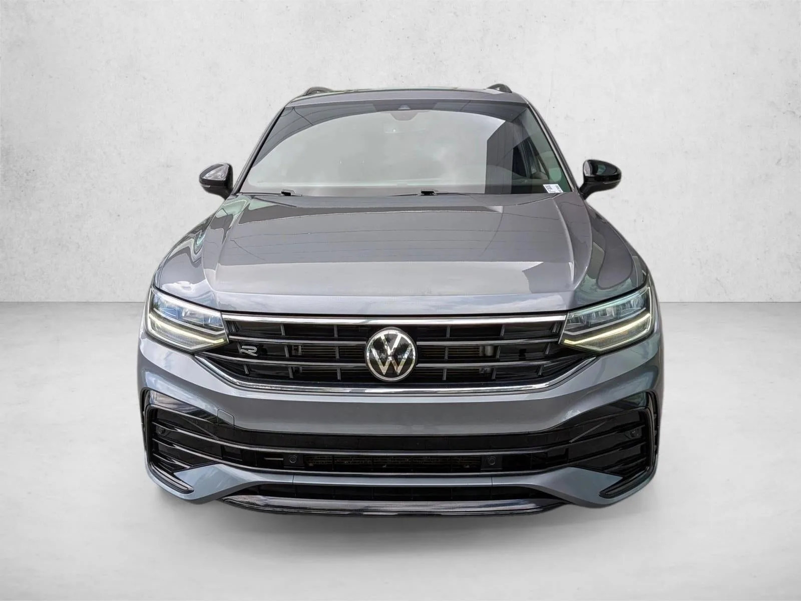 2023 Volkswagen Tiguan 2.0T SE R-Line Black 4MOTION photo 2
