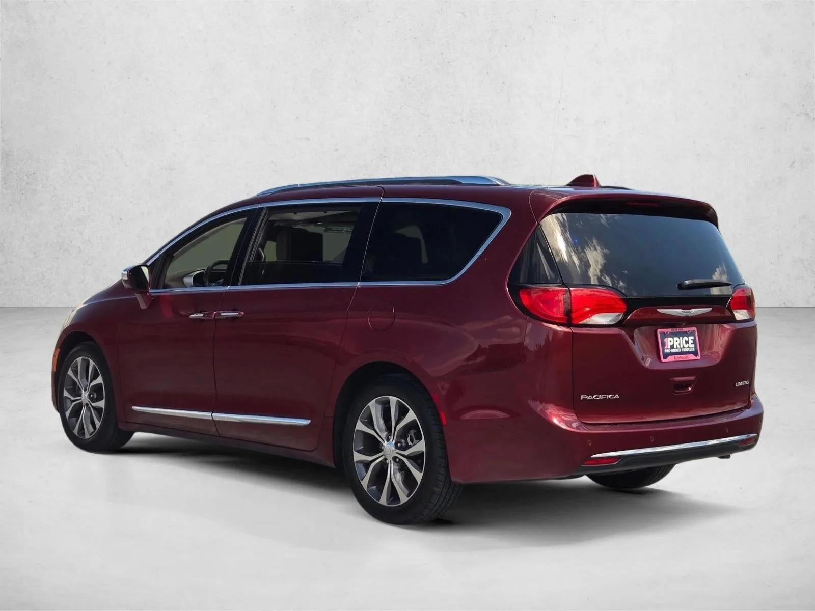 2017 Chrysler Pacifica Limited FWD photo 8