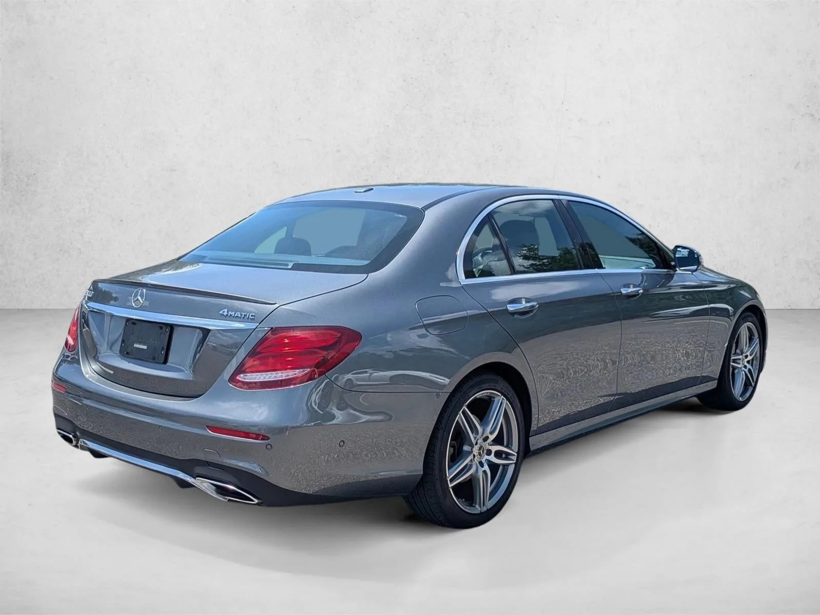 2017 Mercedes-Benz E 300 4MATIC® photo 5
