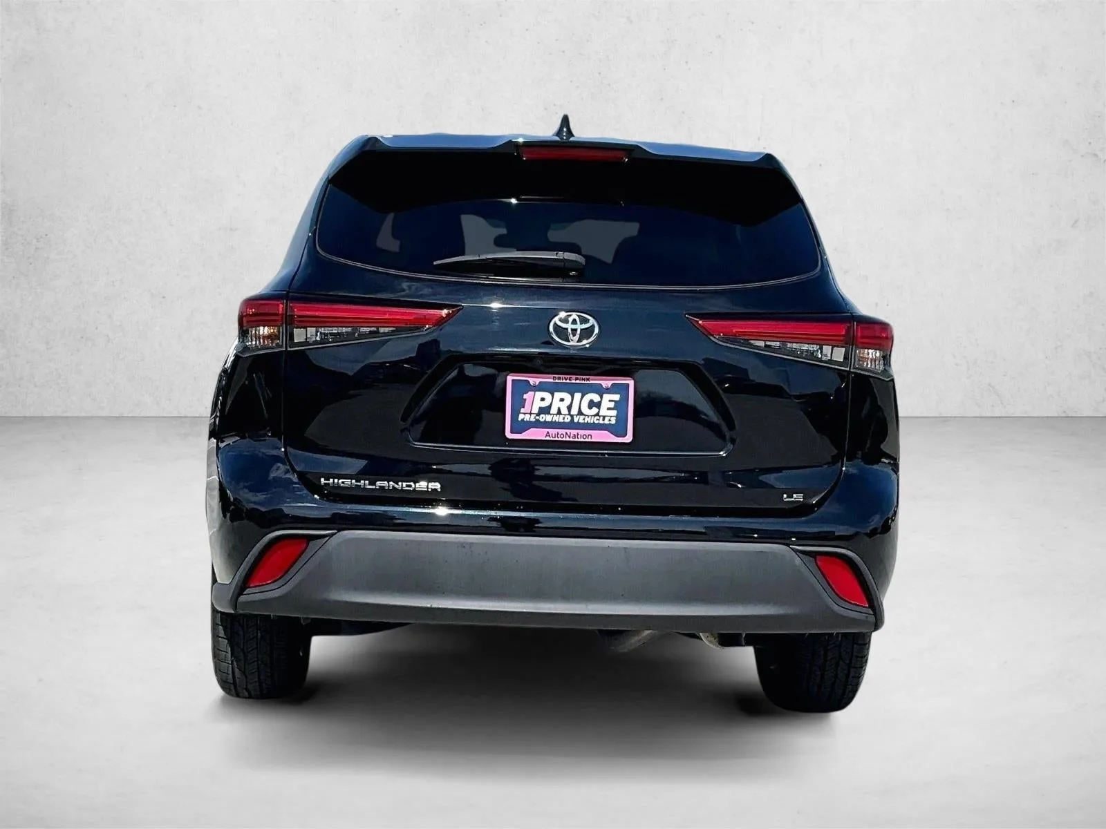 2021 Toyota Highlander LE photo 4