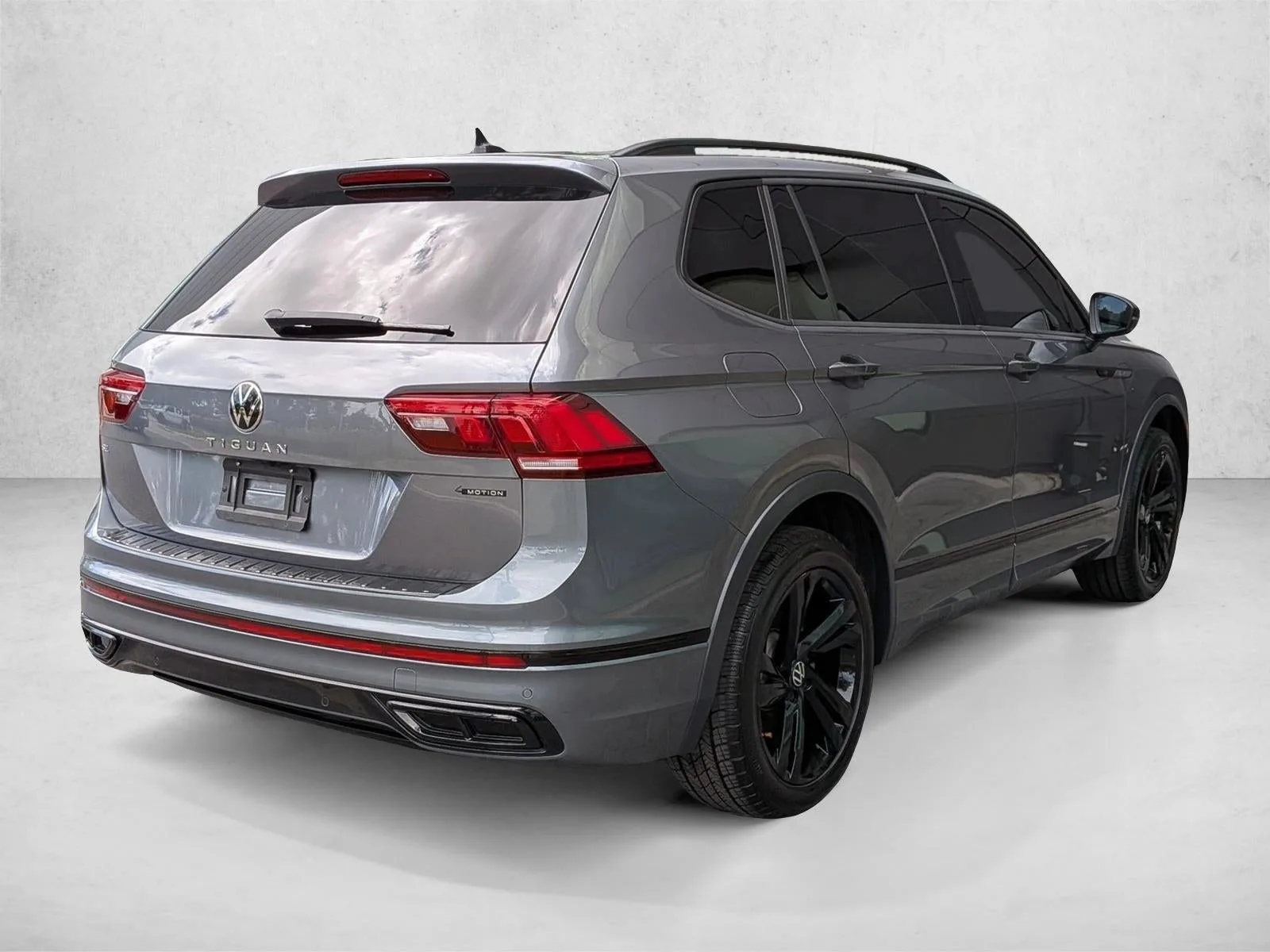 2023 Volkswagen Tiguan 2.0T SE R-Line Black 4MOTION photo 5