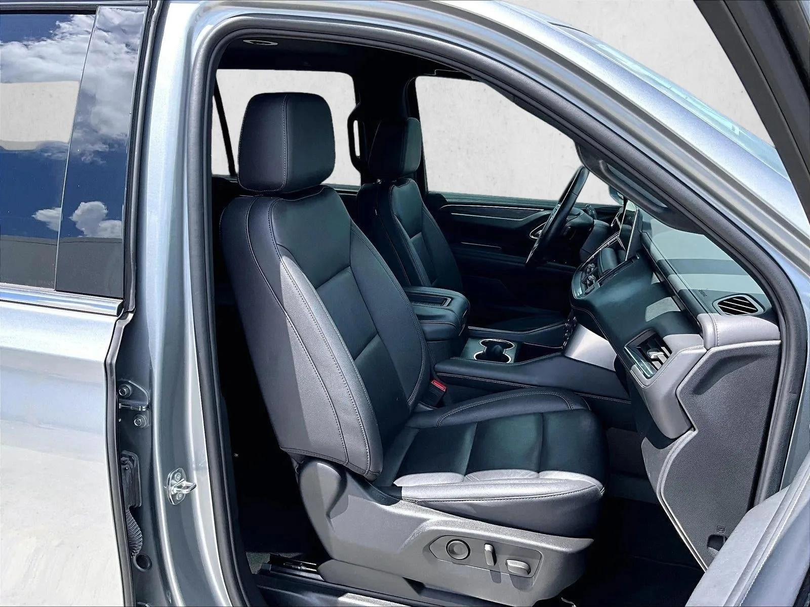 2023 Chevrolet Tahoe LT photo 9