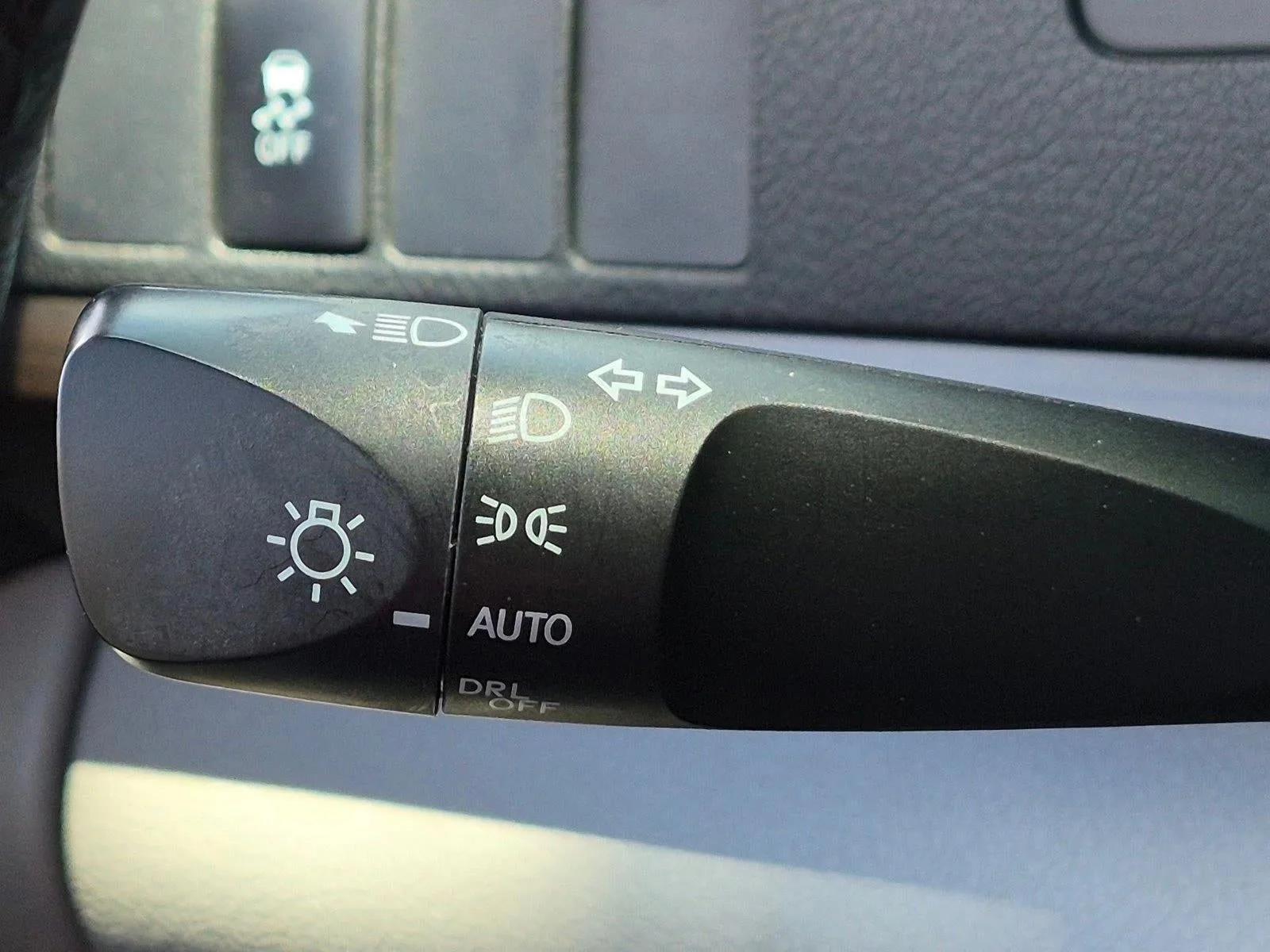 2017 Toyota Camry XLE Auto (SE) photo 9