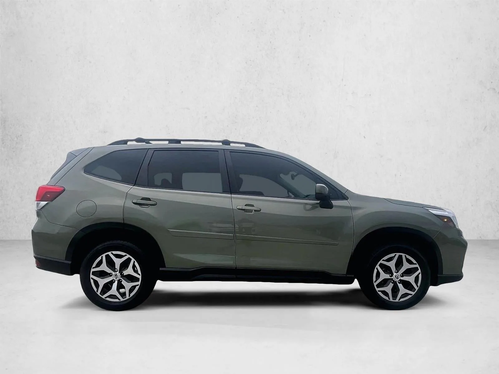 2021 Subaru Forester Premium photo 5
