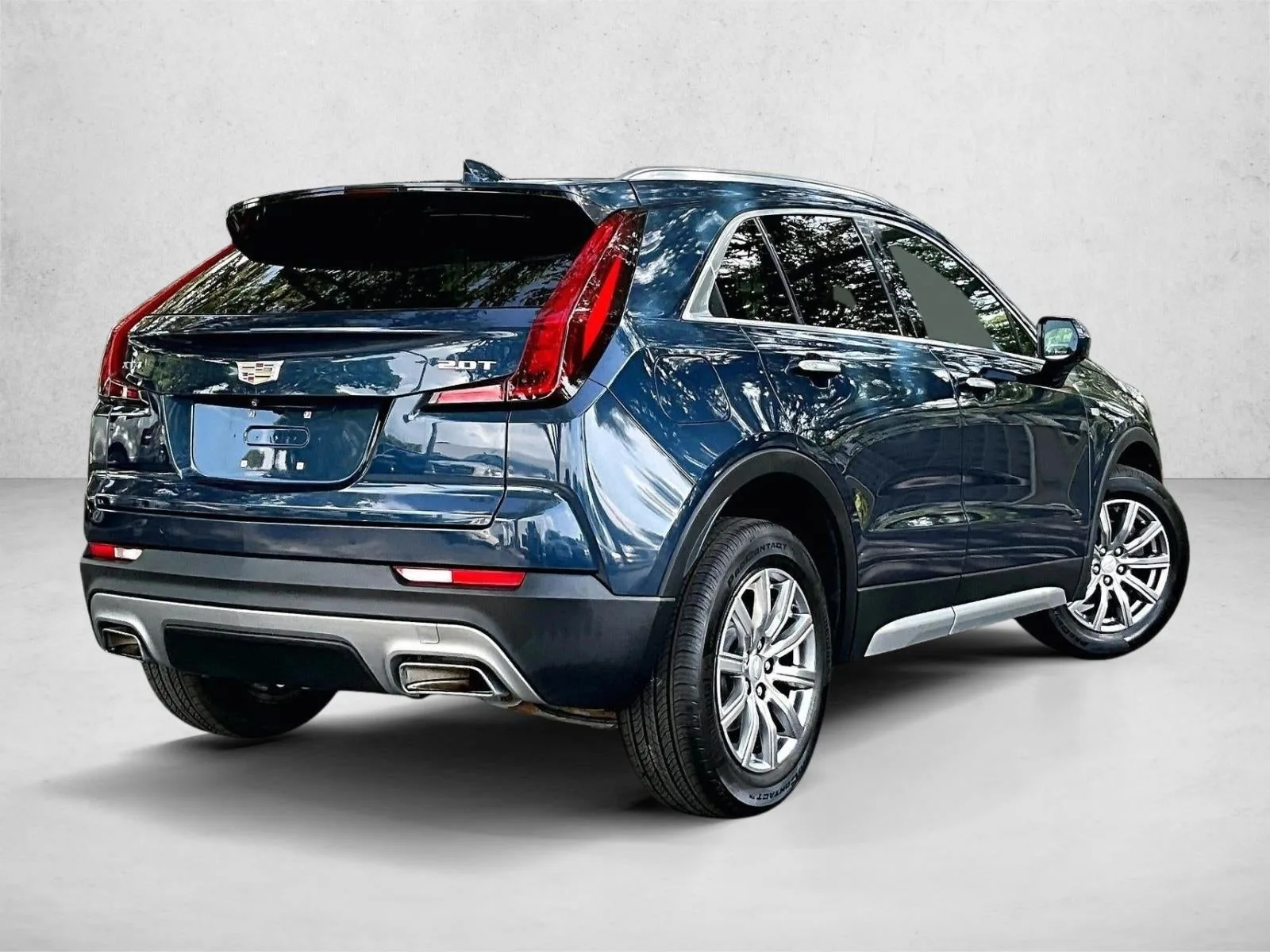 2019 Cadillac XT4 FWD Premium Luxury photo 2