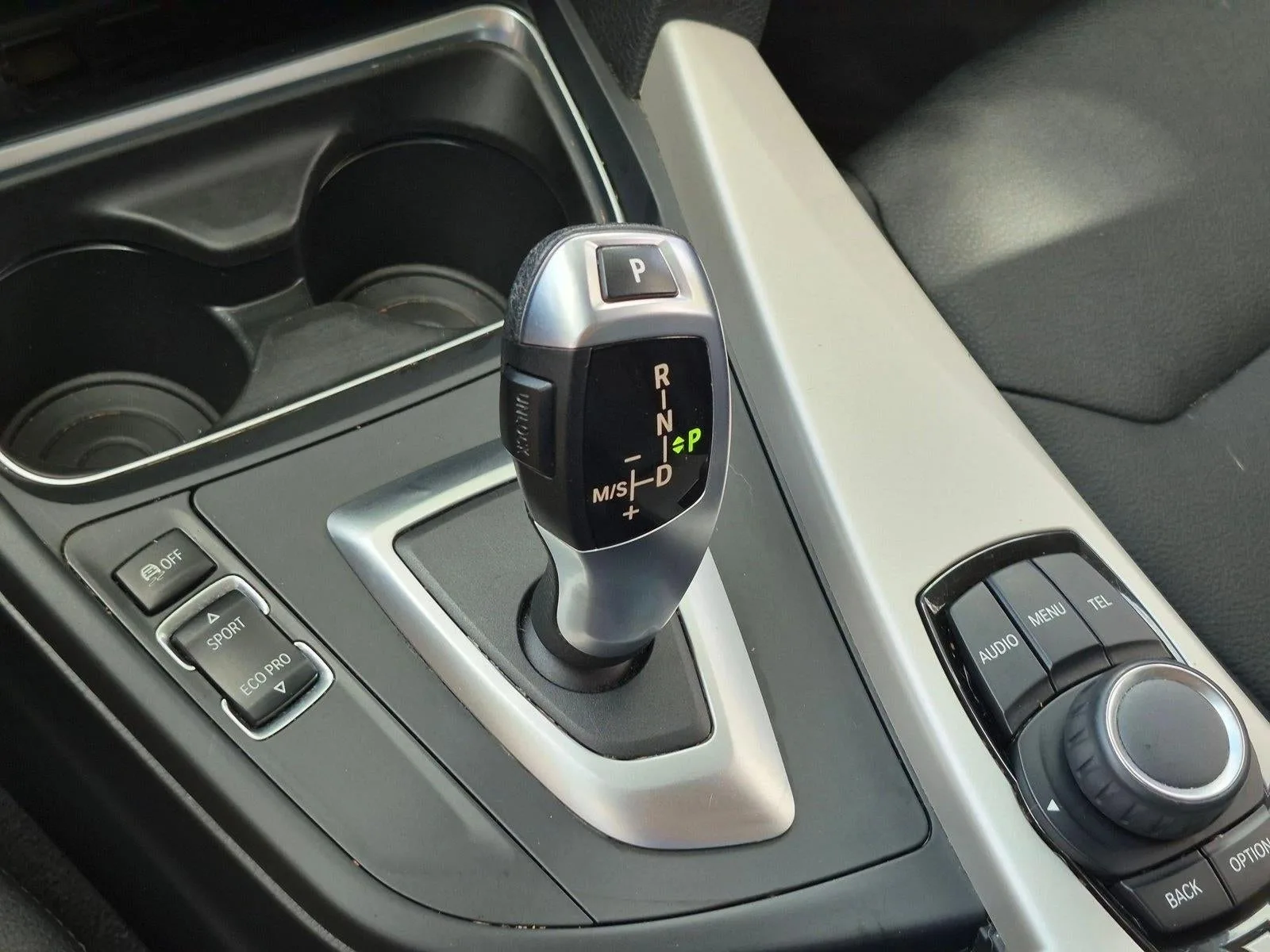 2017 BMW 320i Sedan photo 12