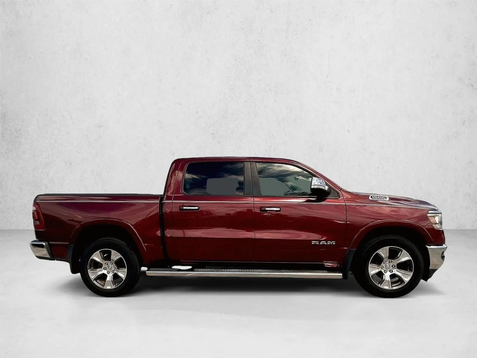 2019 RAM 1500 Laramie Crew Cab 4x2 5'7" Box photo 5
