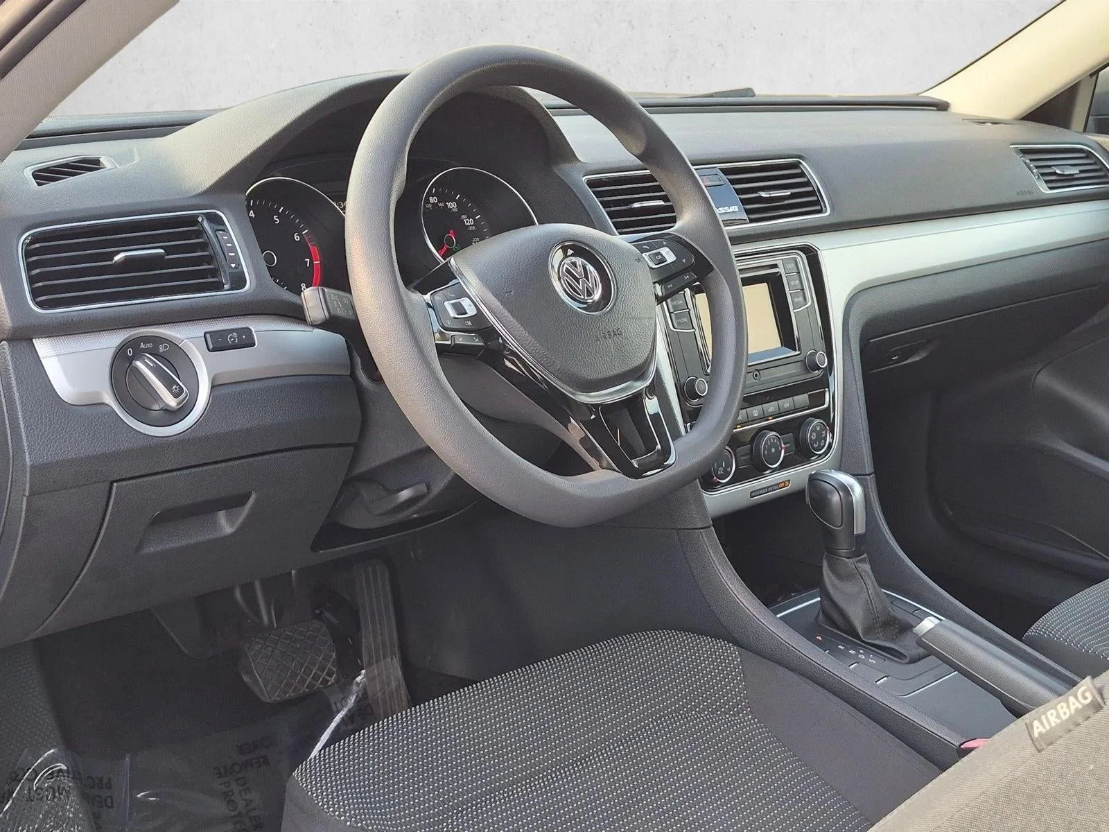 2018 Volkswagen Passat 2.0T S Auto photo 10