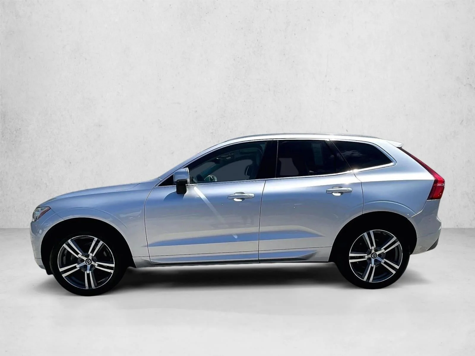 2020 Volvo XC60 T5 Momentum photo 6