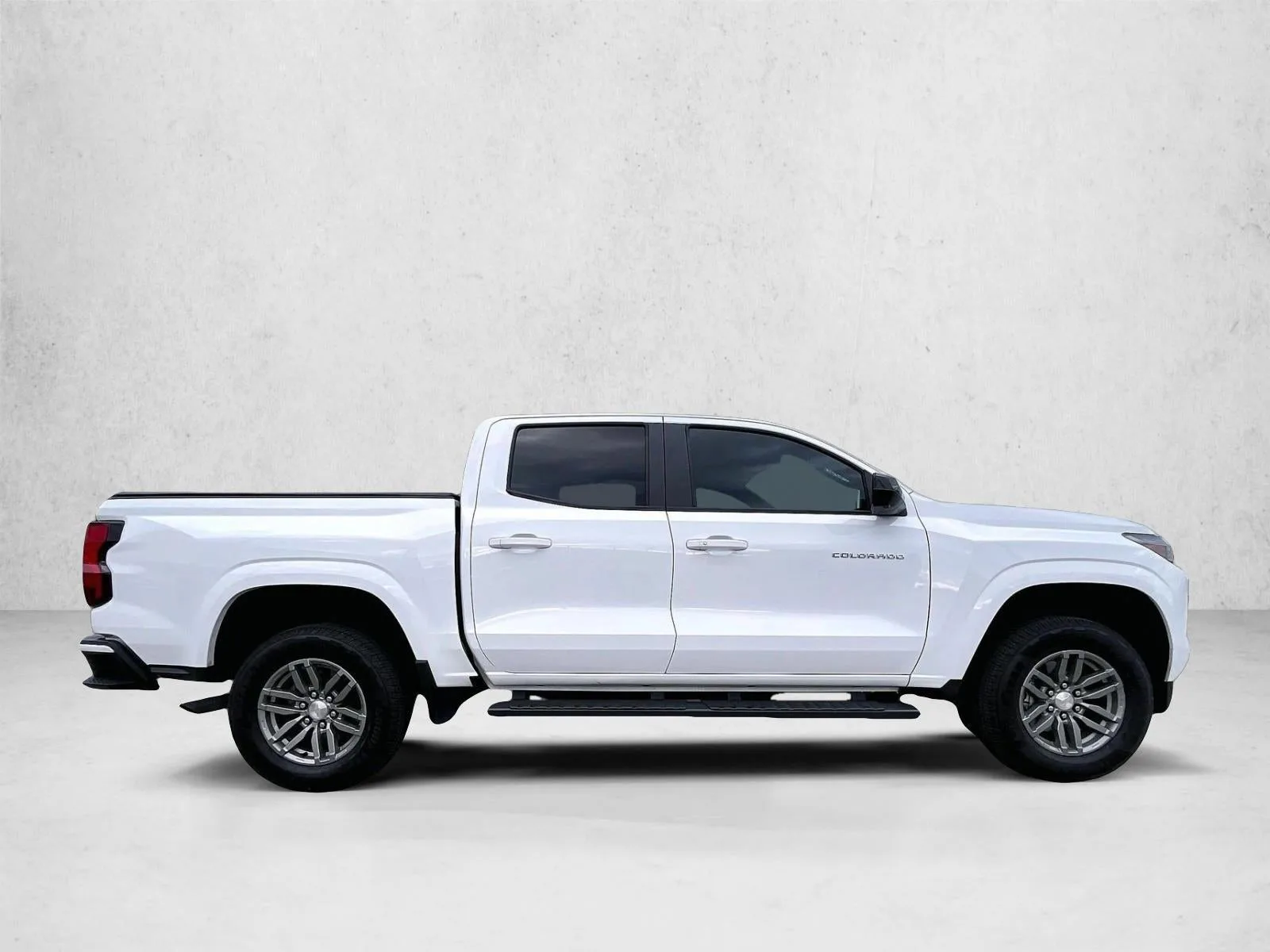 2024 Chevrolet Colorado LT photo 5