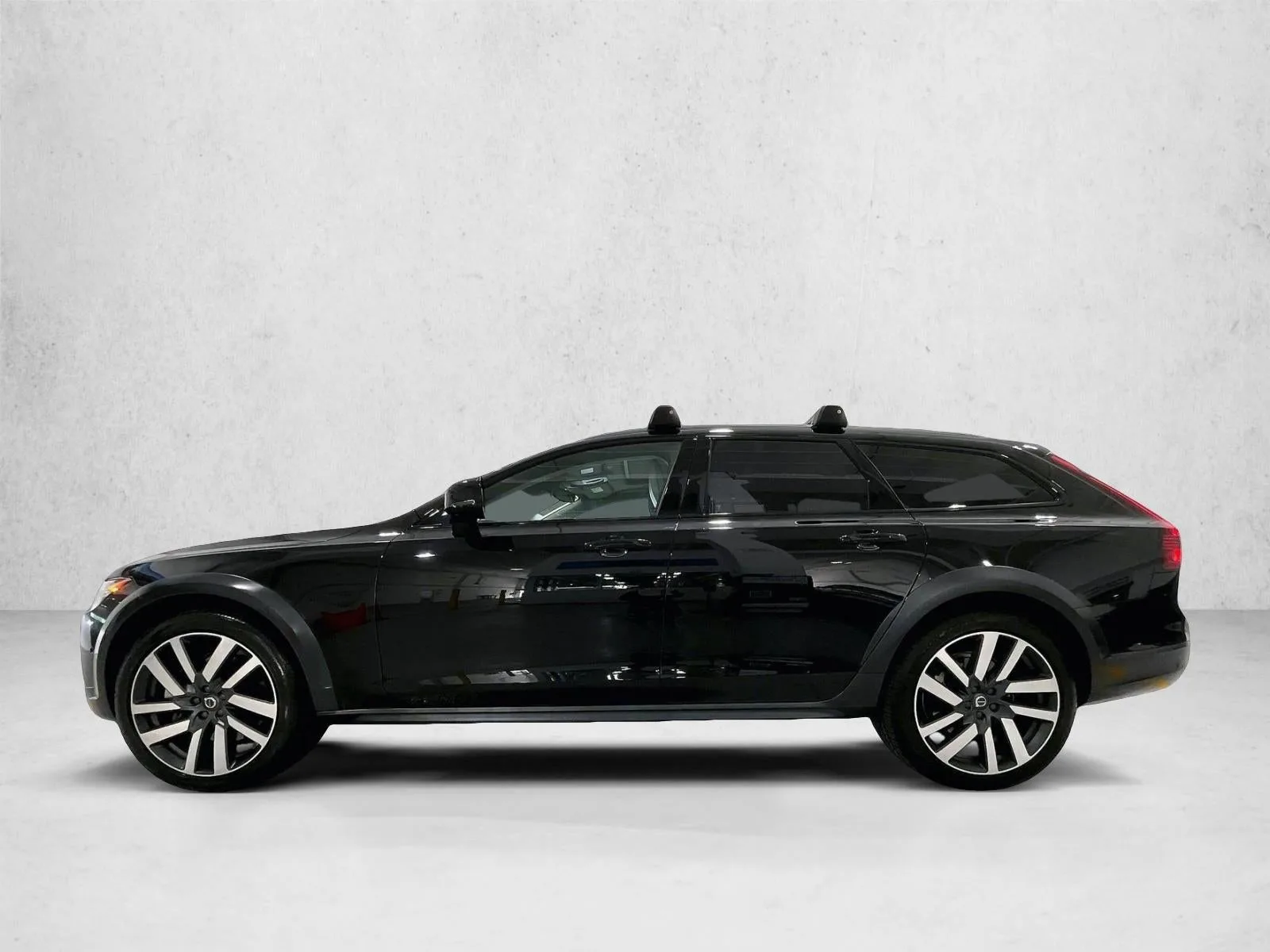 2025 Volvo V90 Cross Country Plus, B6 AWD Gas (mild hybrid) photo 6