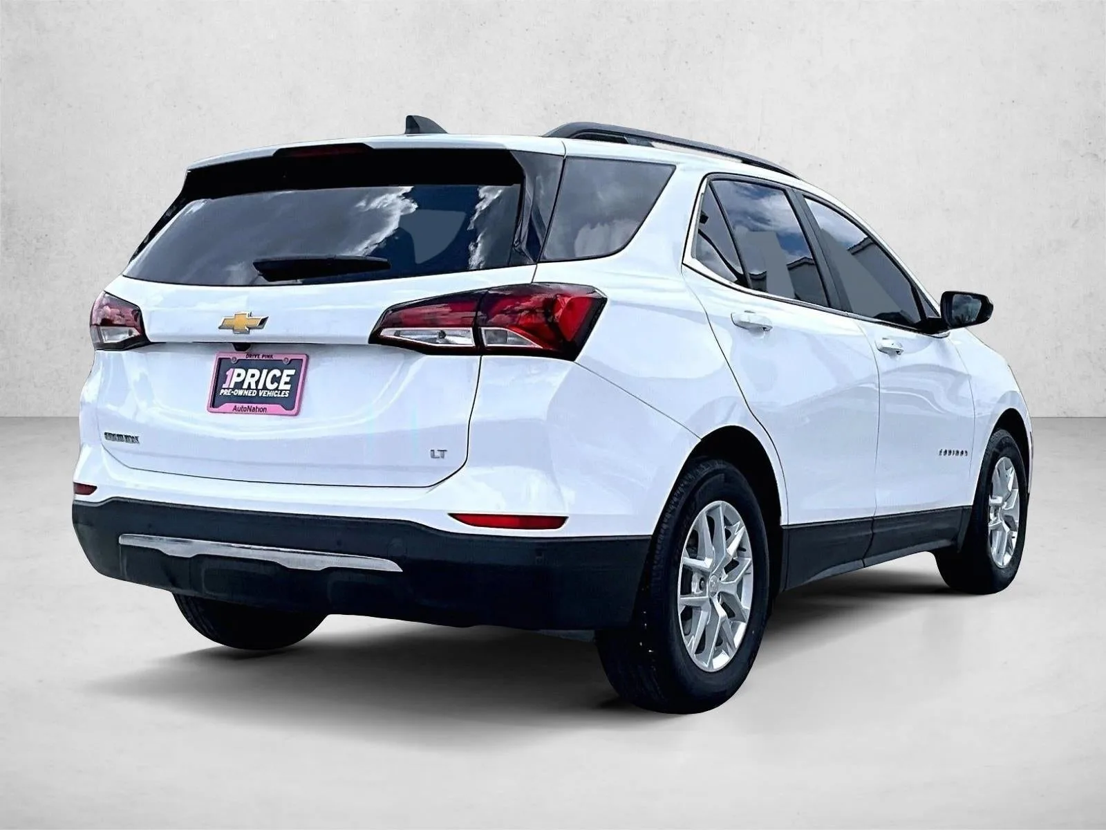 2023 Chevrolet Equinox LT photo 2