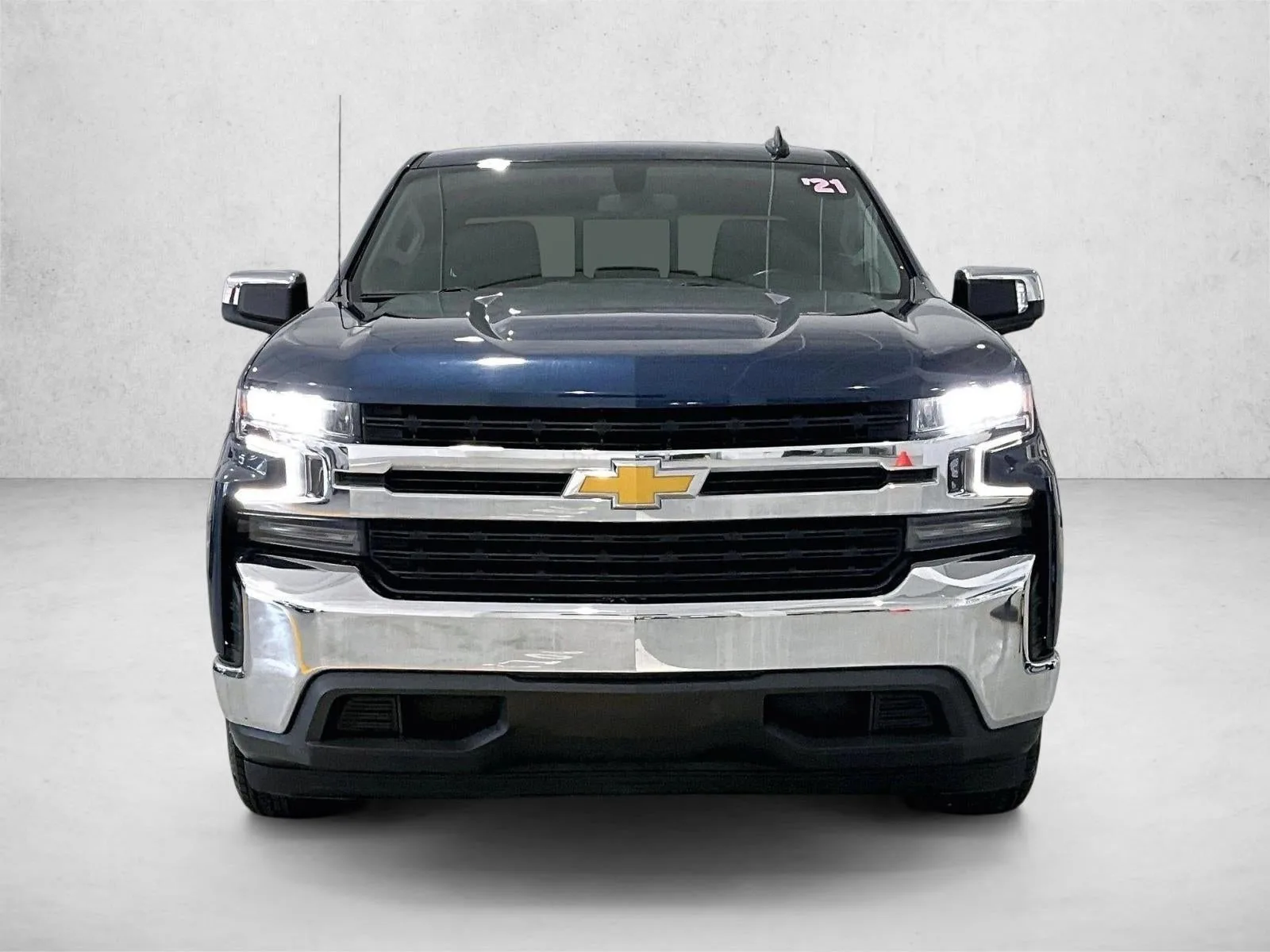 2021 Chevrolet Silverado 1500 LT photo 3