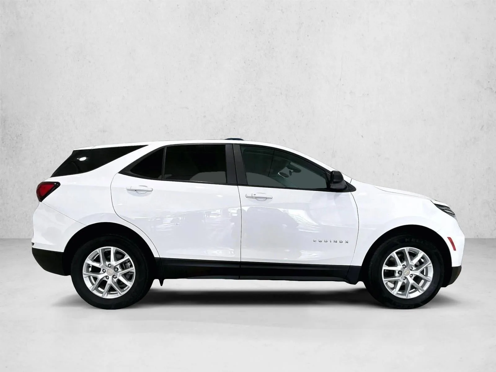 2024 Chevrolet Equinox LS photo 5