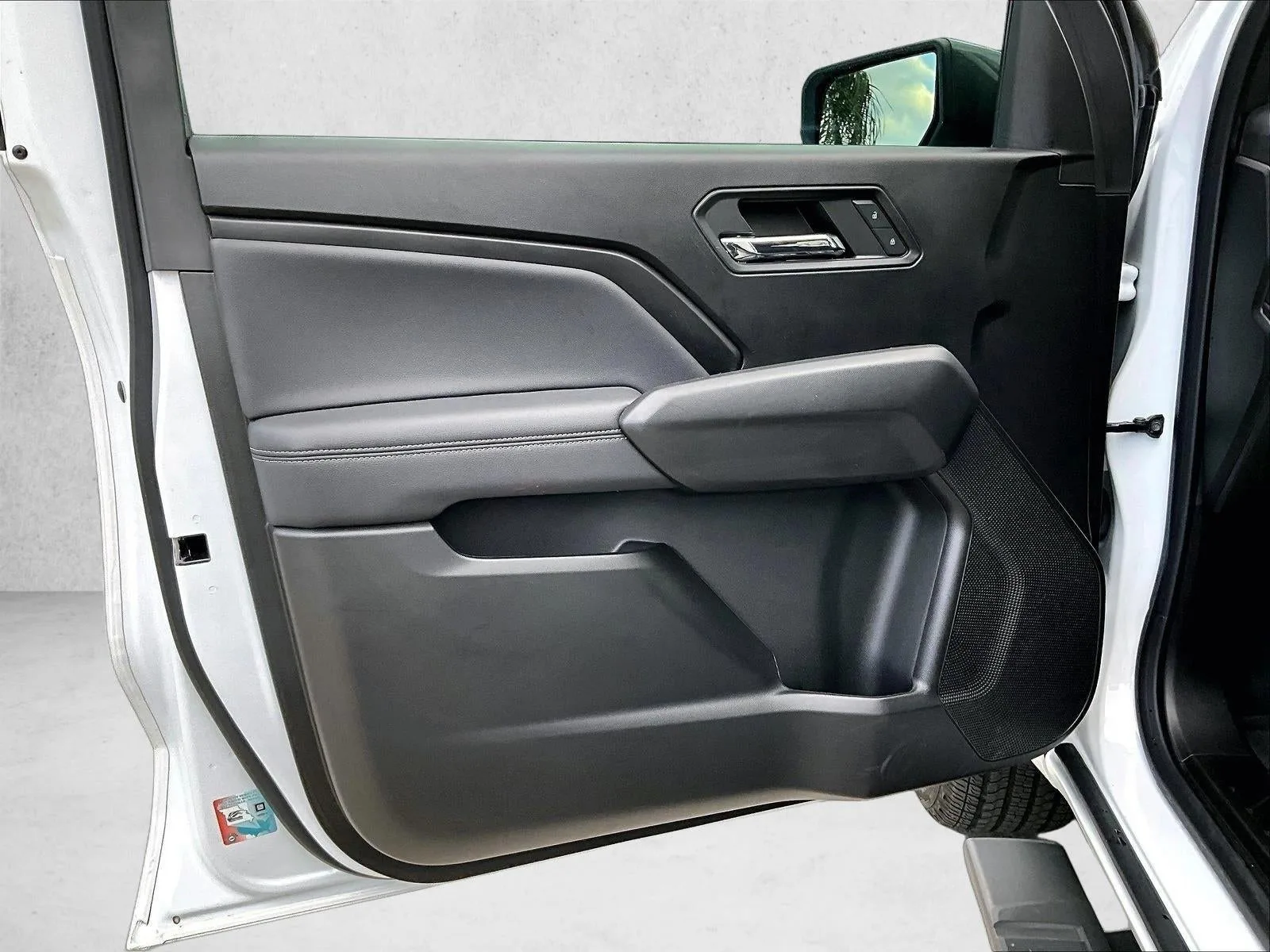 2024 Chevrolet Colorado LT photo 18