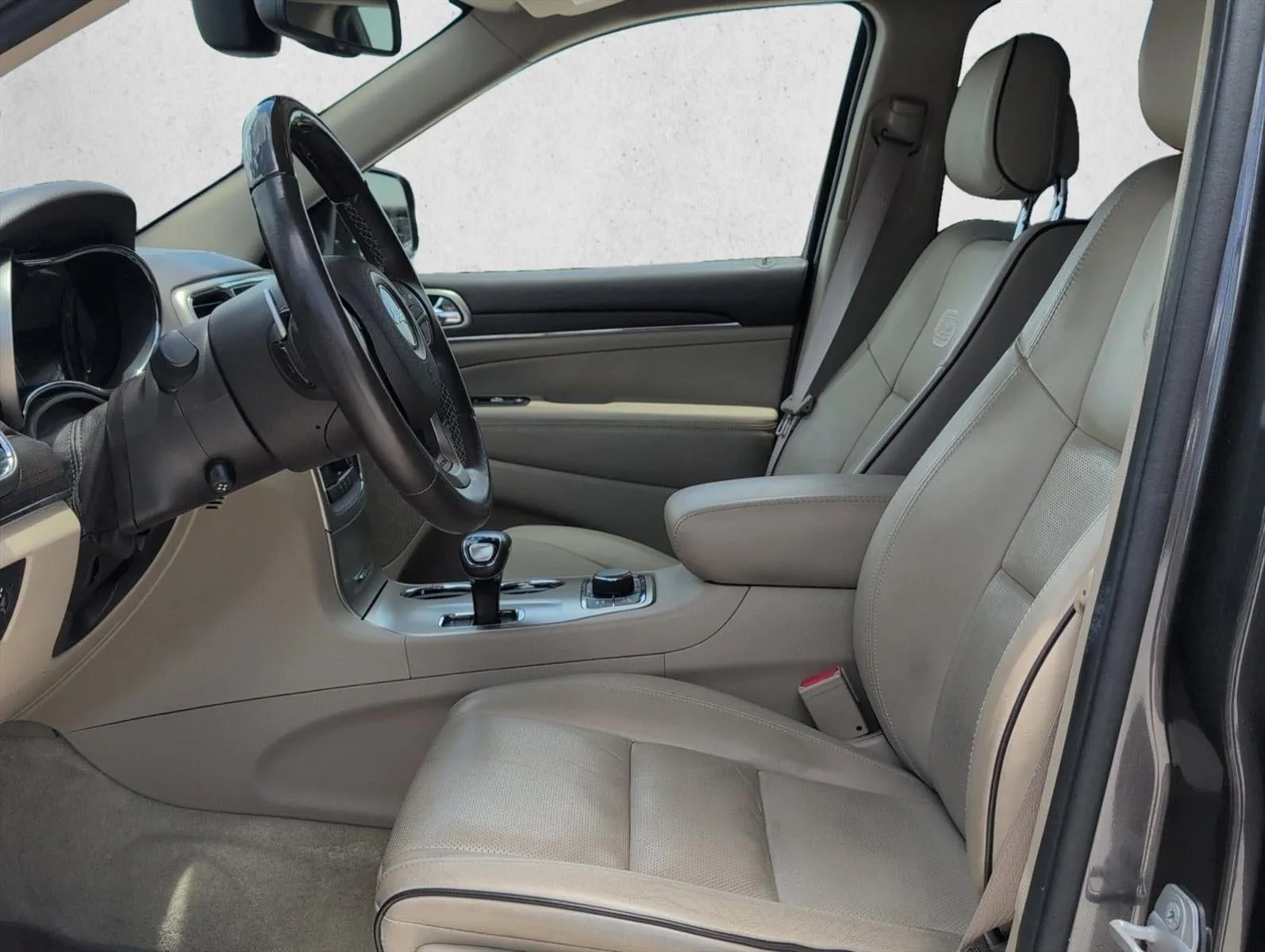 2015 Jeep Grand Cherokee 4WD 4dr Overland photo 12