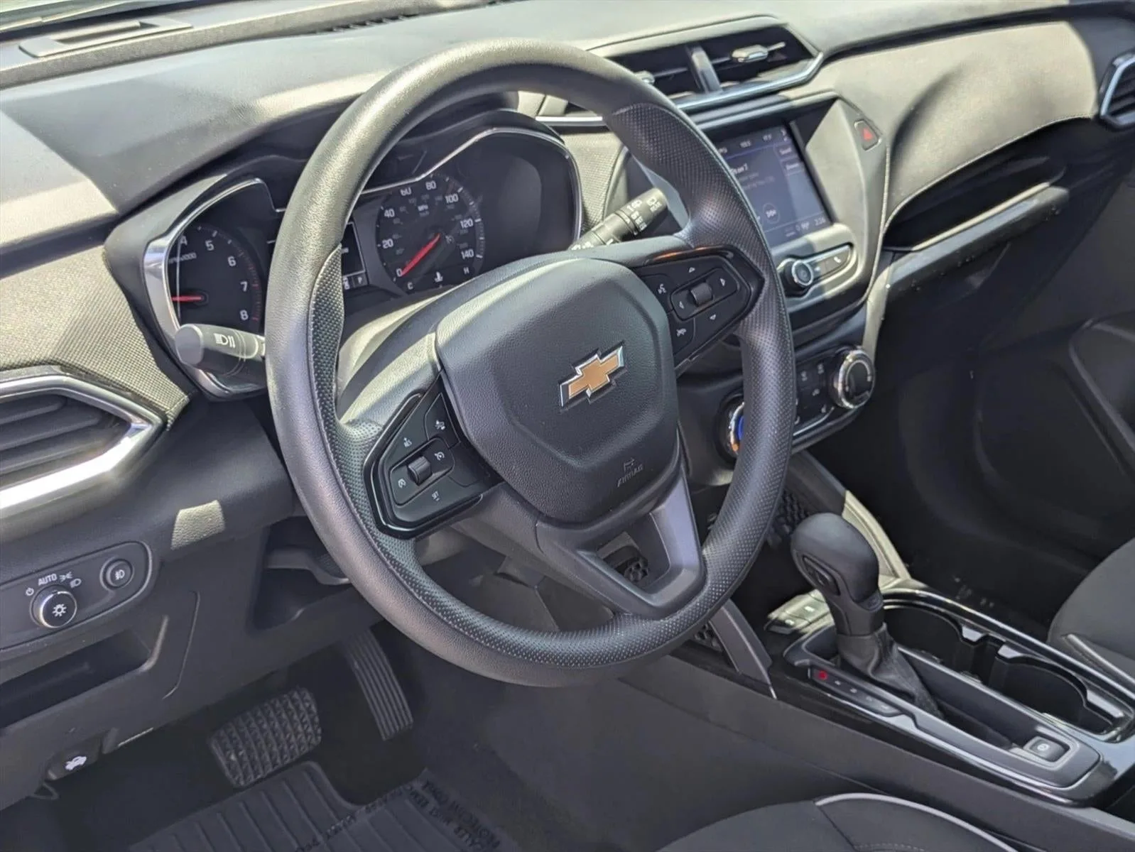2023 Chevrolet Trailblazer FWD 4dr LT photo 10