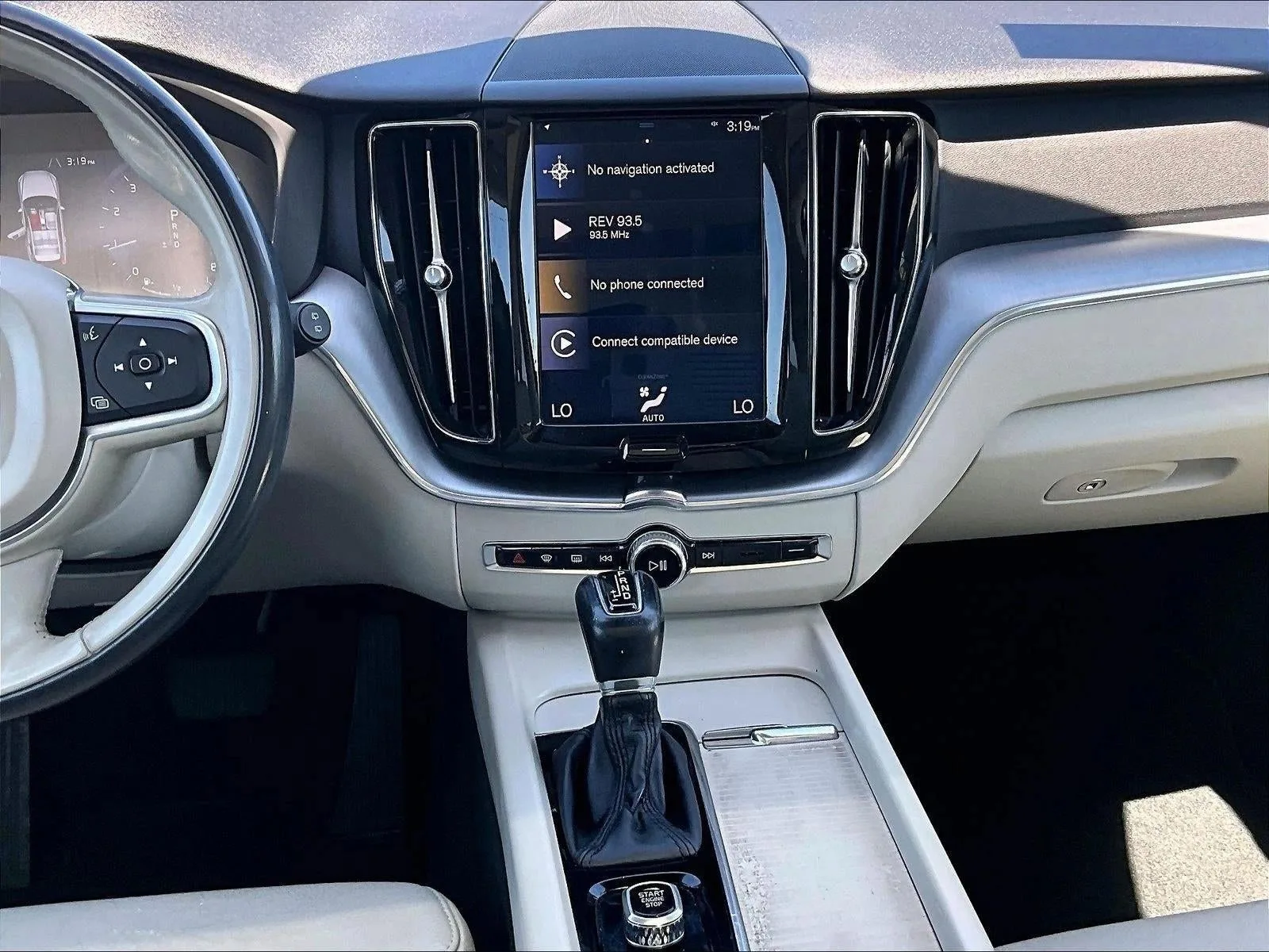 2020 Volvo XC60 T5 Momentum photo 8