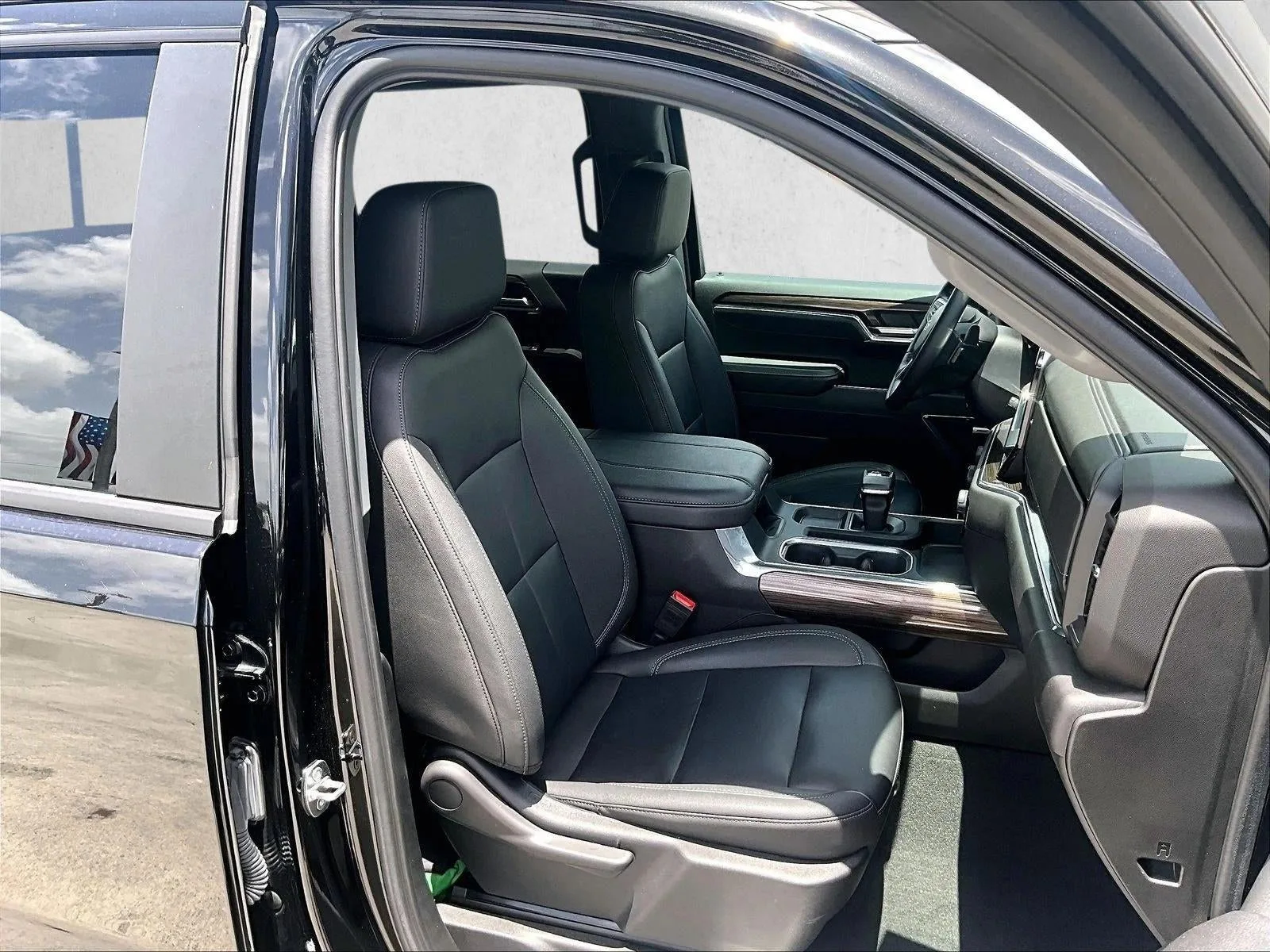 2024 Chevrolet Silverado 1500 RST photo 9