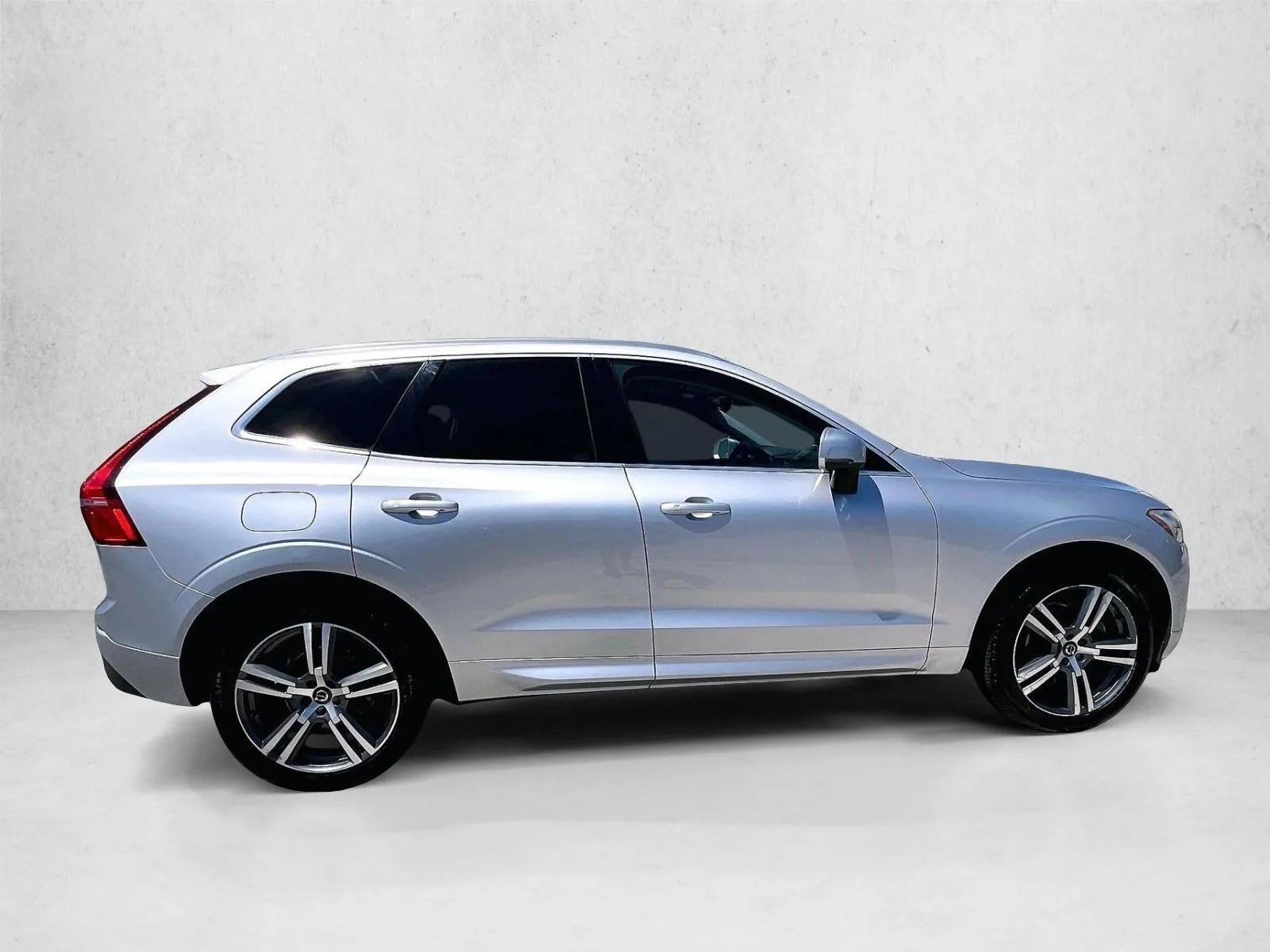 2020 Volvo XC60 T5 Momentum photo 5