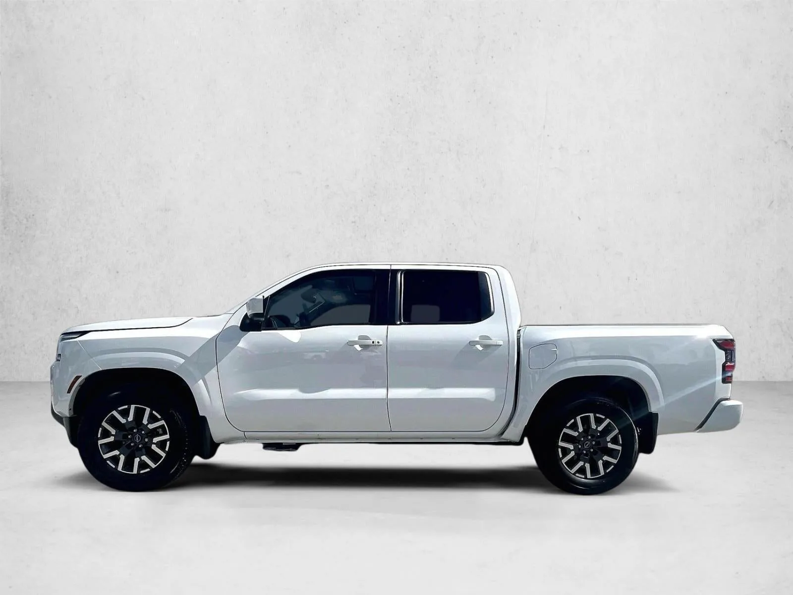2024 Nissan Frontier Crew Cab SL 4x2 photo 6