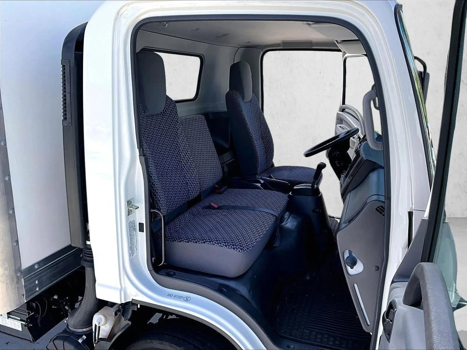 2024 Chevrolet Low Cab Forward 4500 HG NA photo 9
