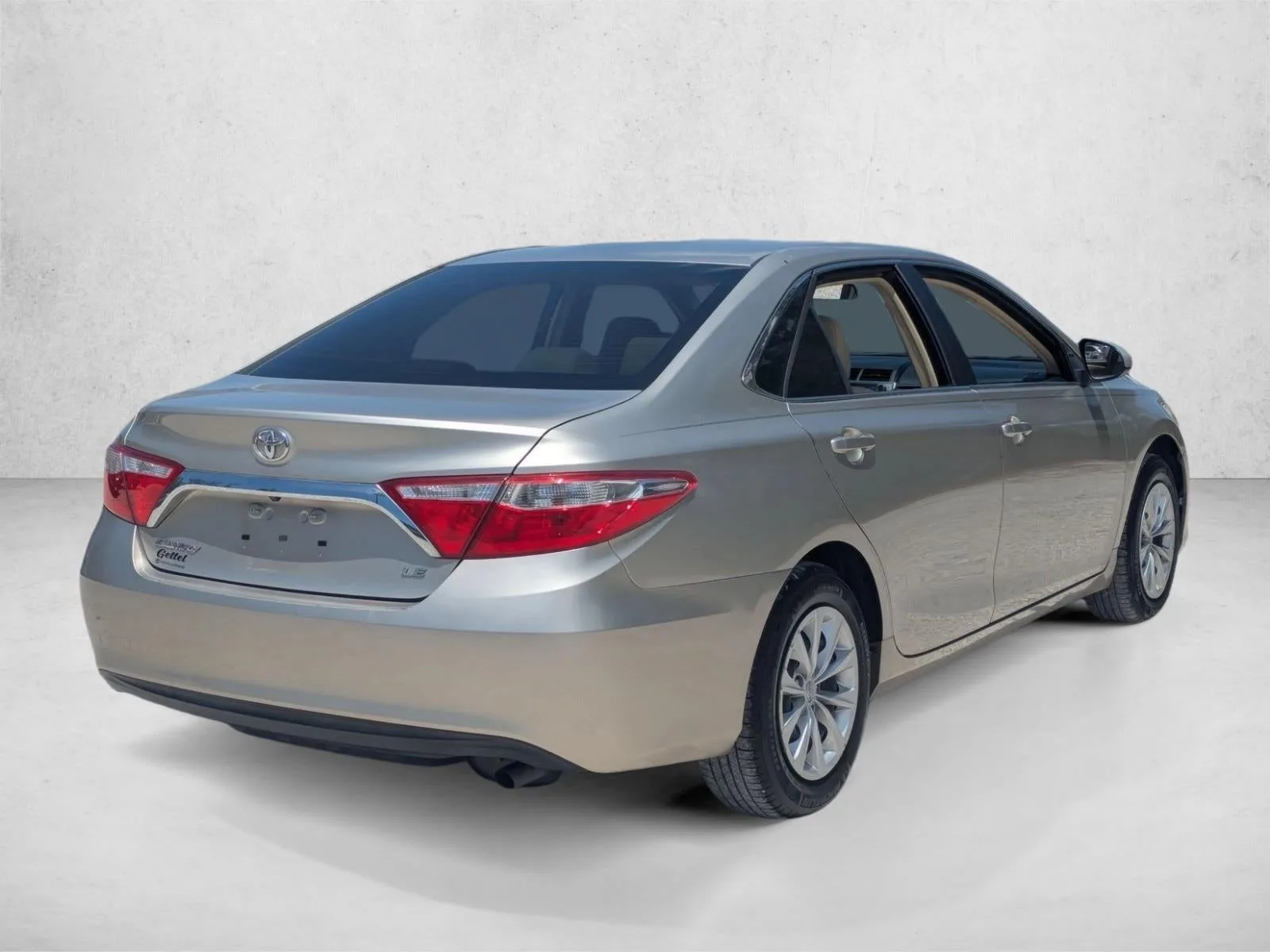2017 Toyota Camry LE Auto (SE) photo 5