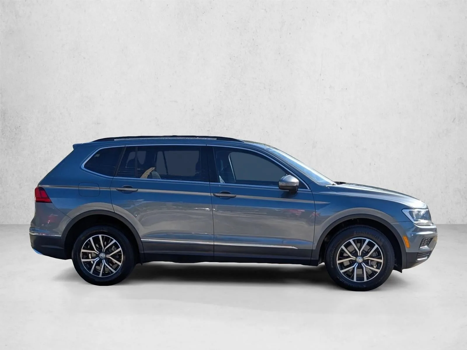2021 Volkswagen Tiguan 2.0T SE FWD photo 4