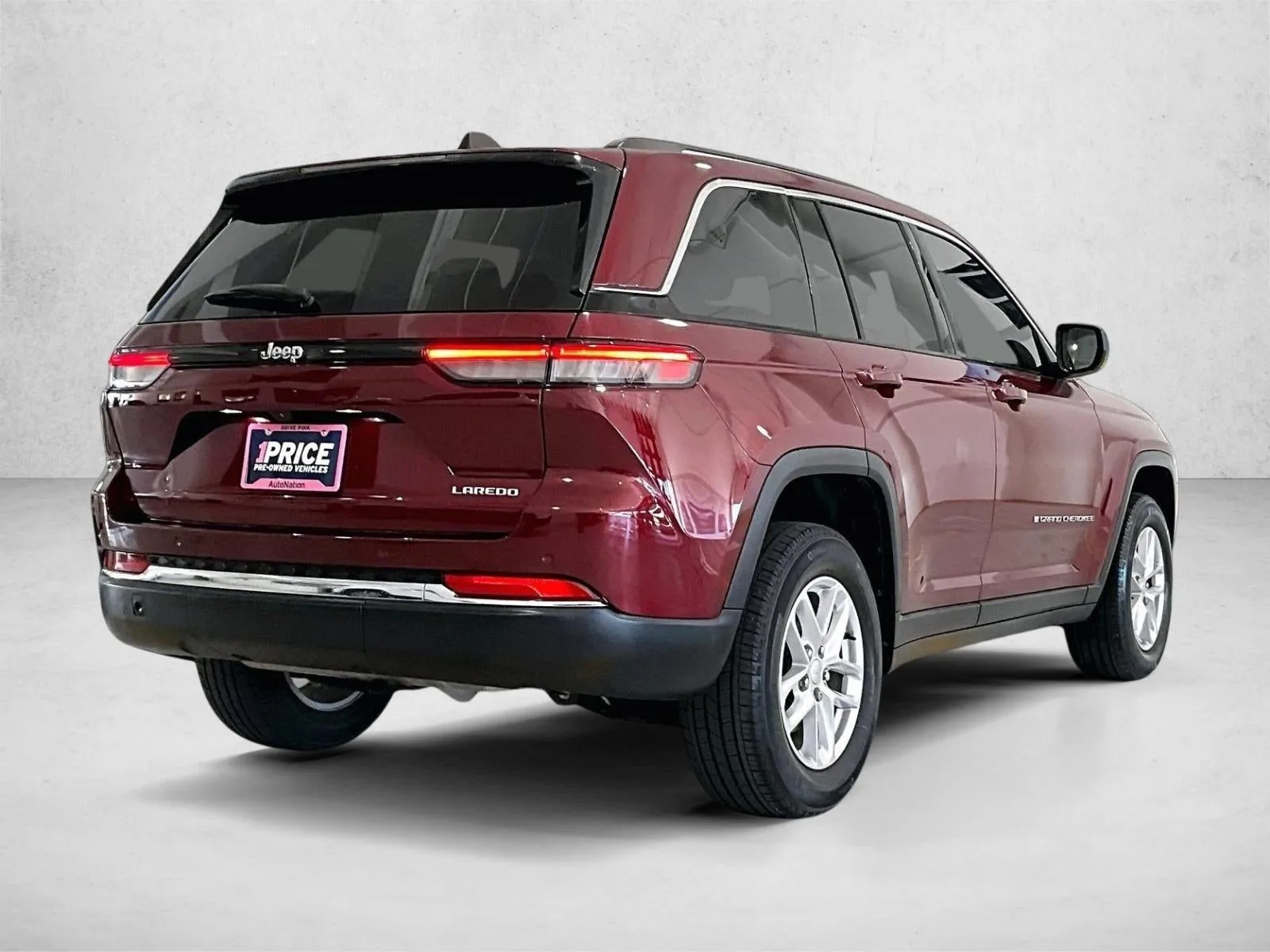 2023 Jeep Grand Cherokee Laredo photo 2