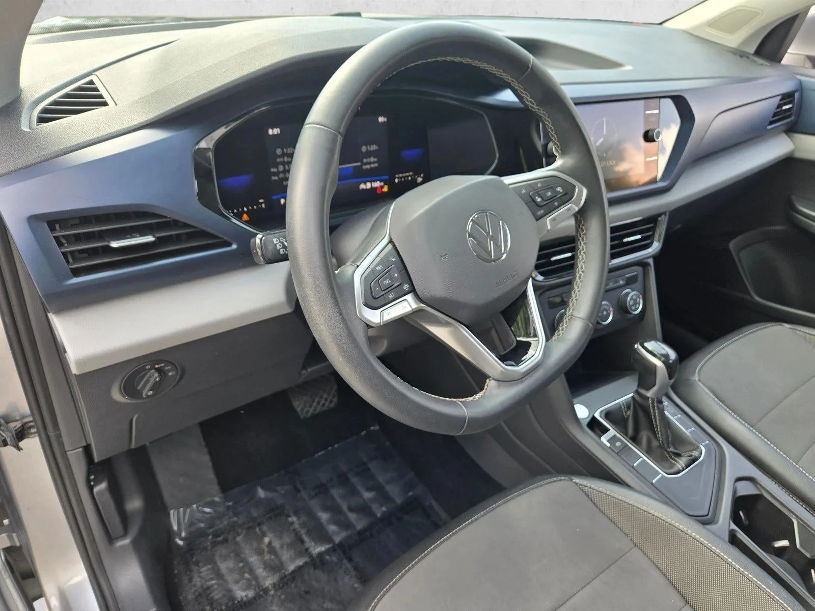 2022 Volkswagen Taos SE FWD photo 10